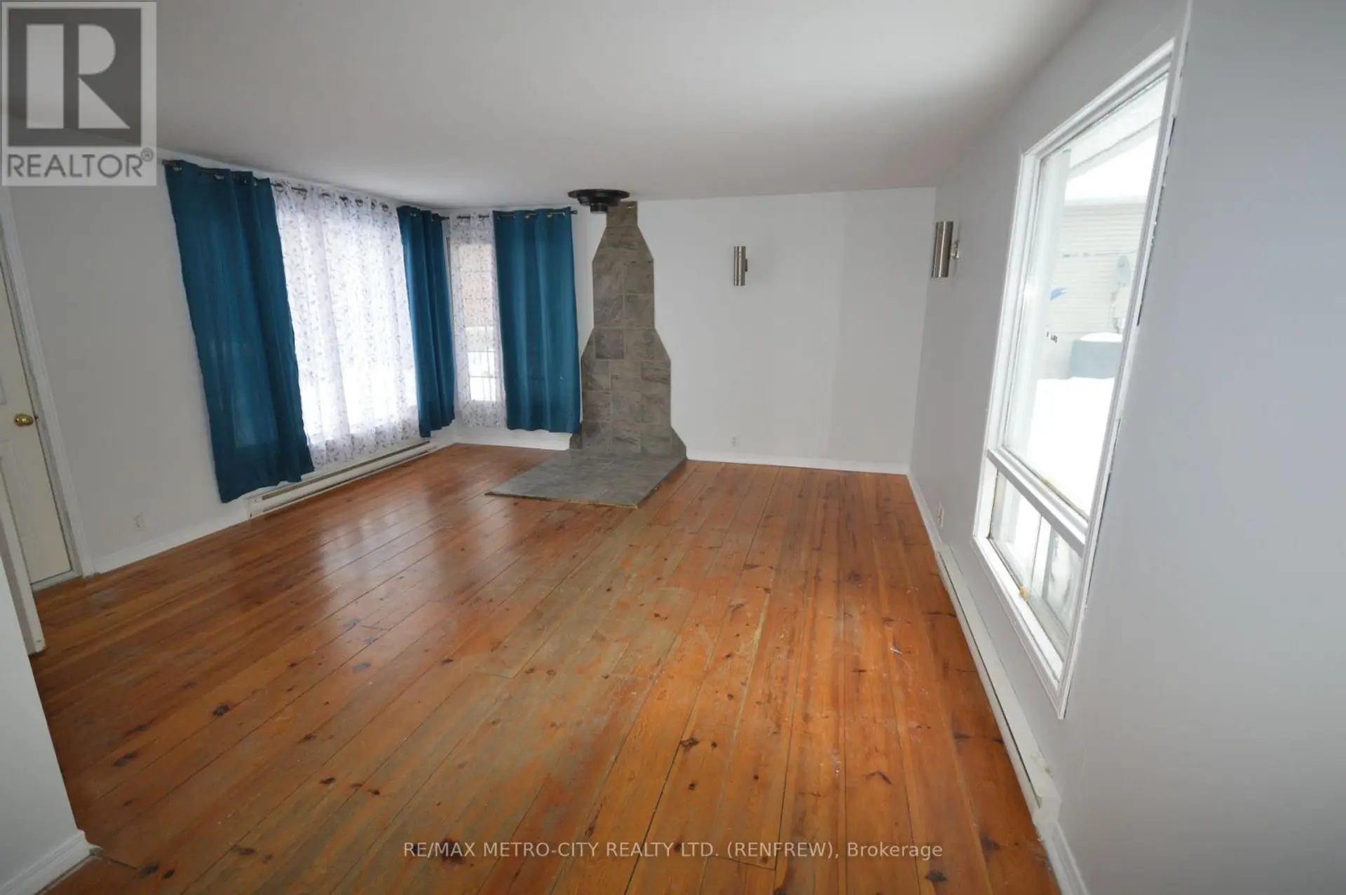 235 RENFREW AVENUE W - Image 4
