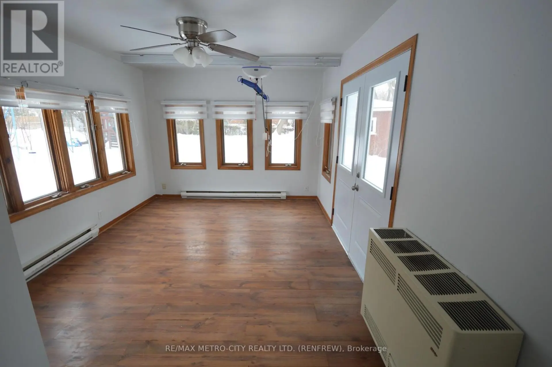 235 RENFREW AVENUE W - Image 6