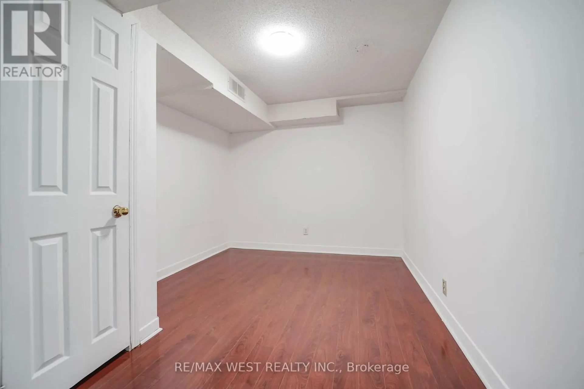 120 LITTLES ROAD - Image 13