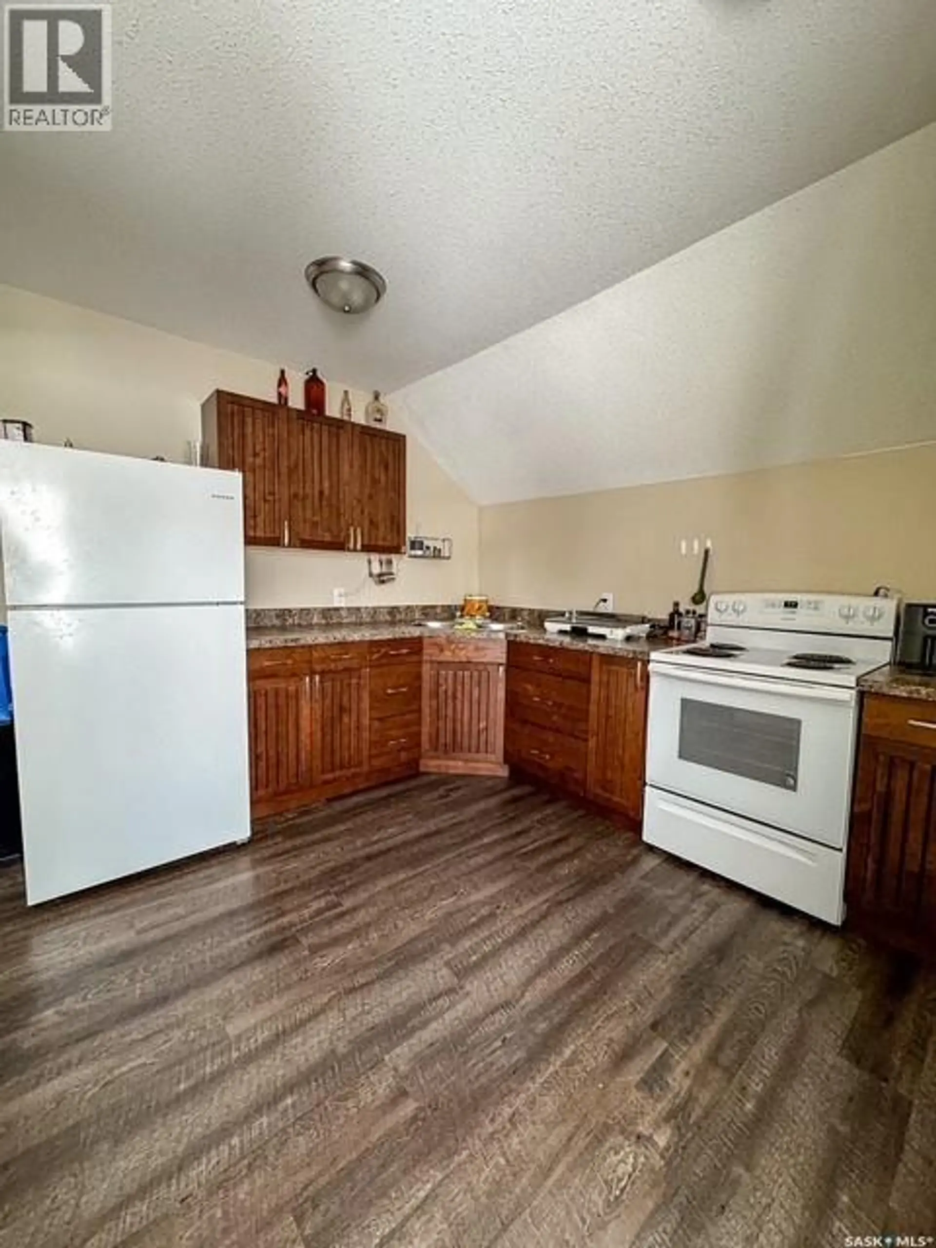 614 7TH AVENUE NE - Image 14