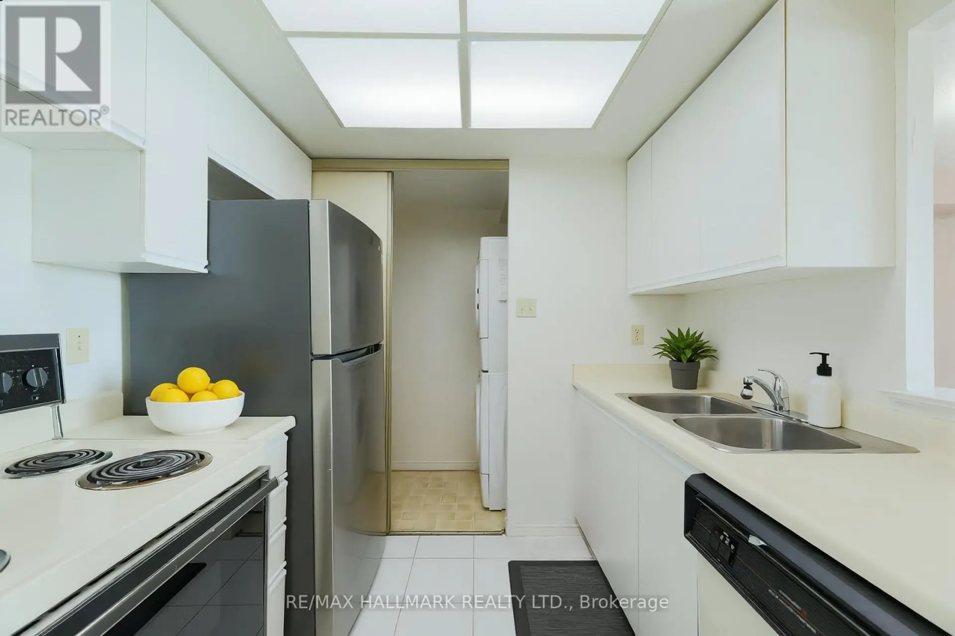 #525 3 GREYSTONE WALK DRIVE - Image 3
