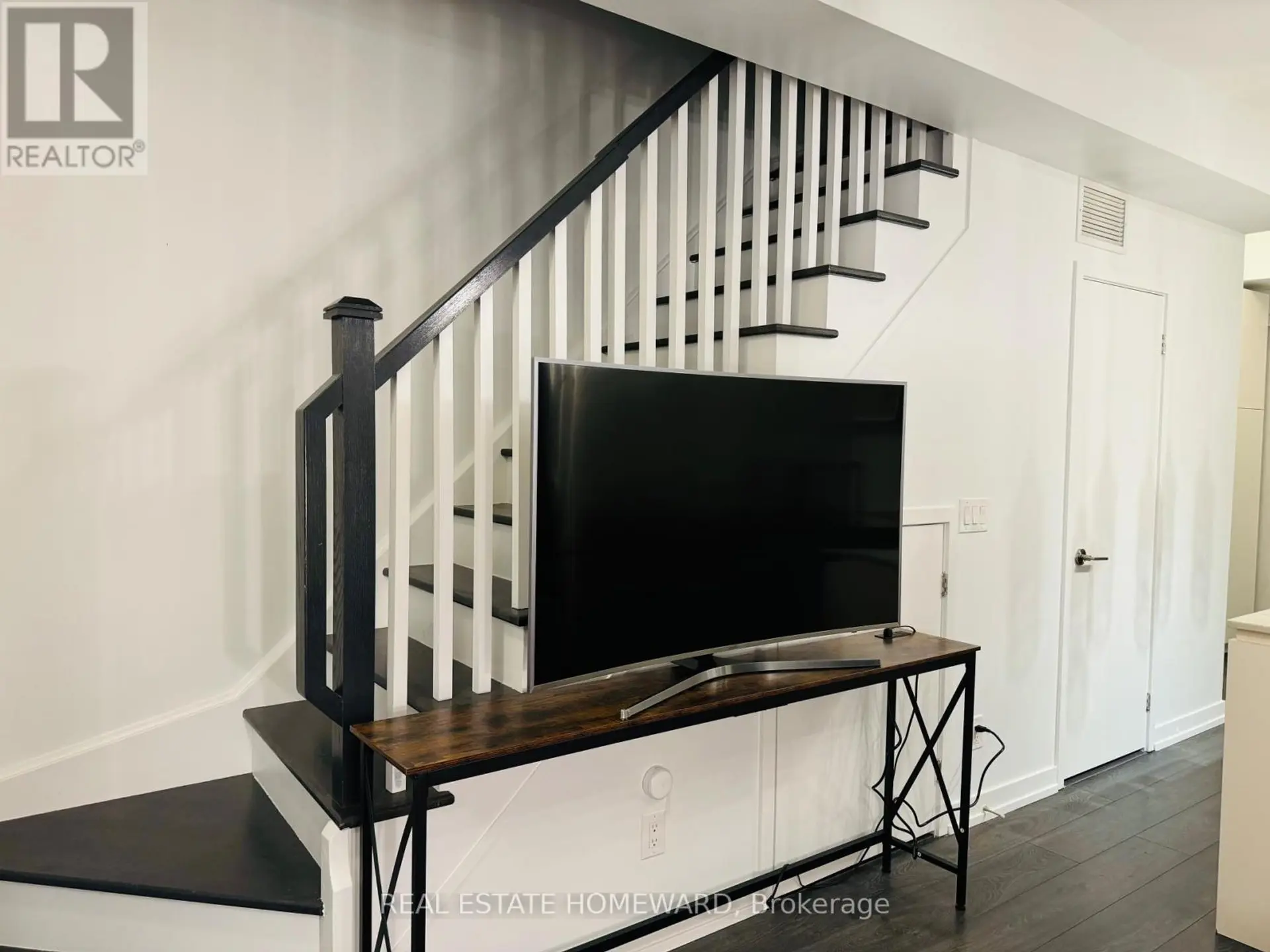 17 ST. BARTHOLOMEW STREET - Image 6