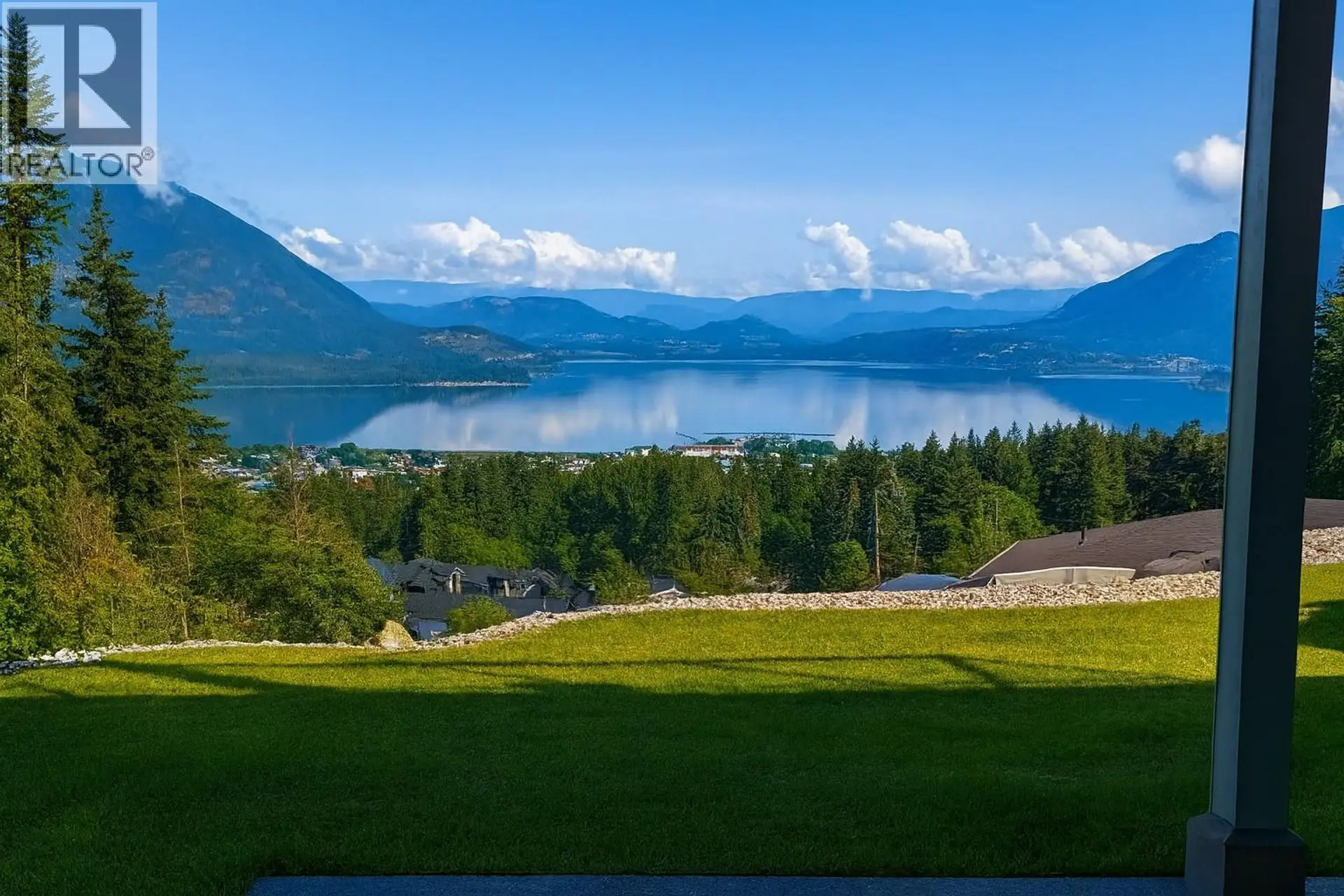 Property at 1021 17 Avenue SE, Salmon Arm, BC