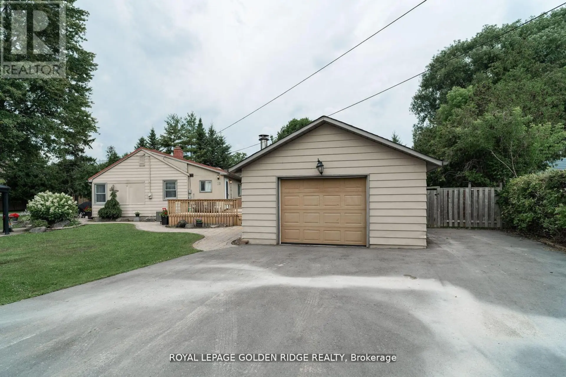 19 LAKE DRIVE N - Image 2