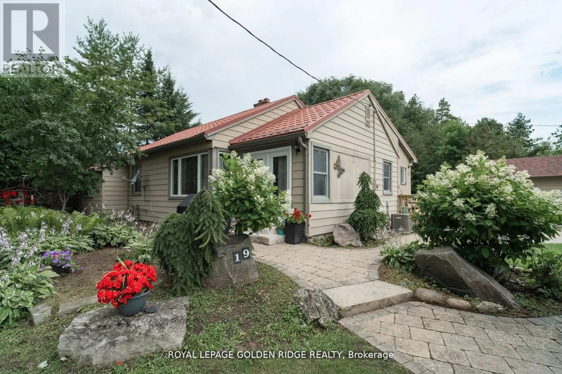 19 LAKE DRIVE N - Image 4