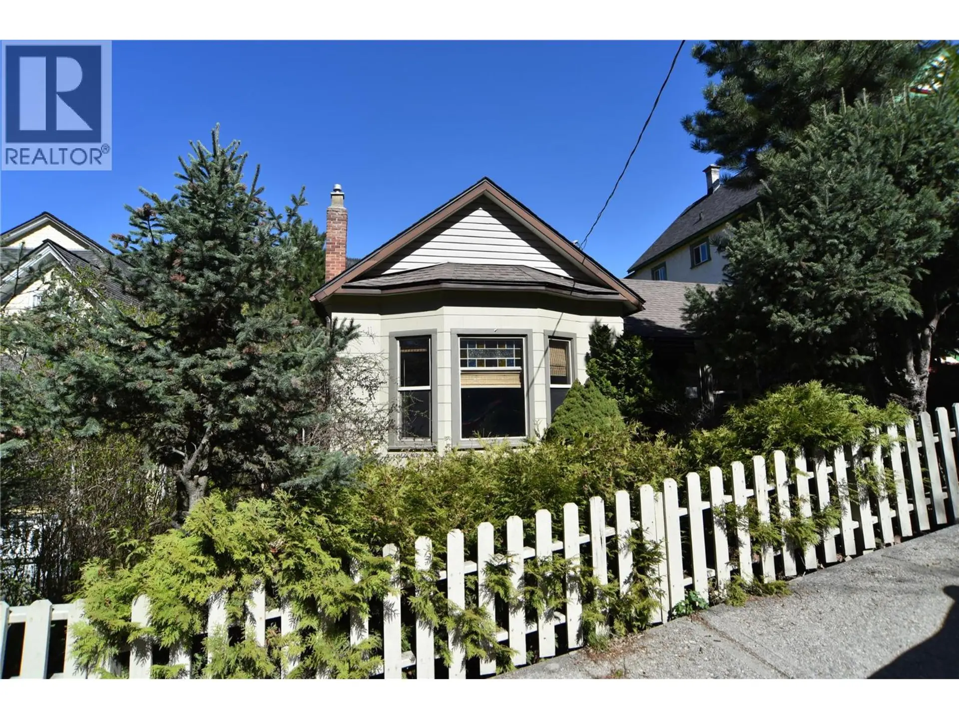 Property at 909 Edgewood Avenue, Nelson, BC