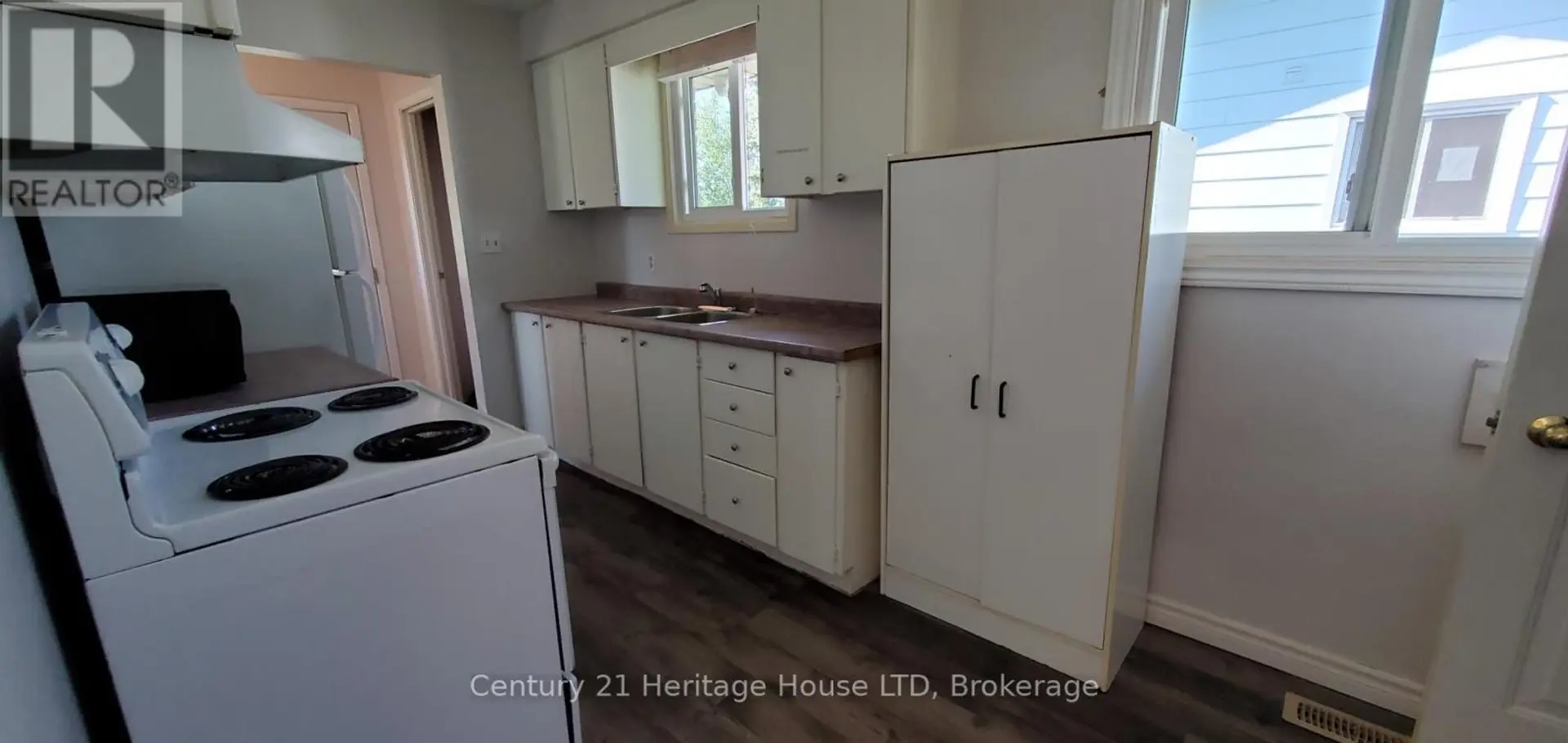 542 FIRST AVENUE N - Image 7