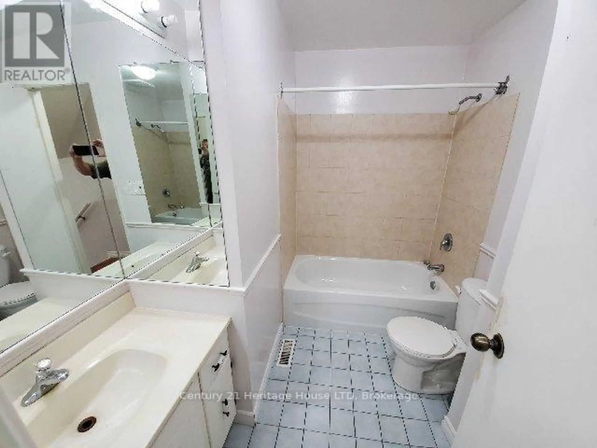 542 FIRST AVENUE N - Image 8