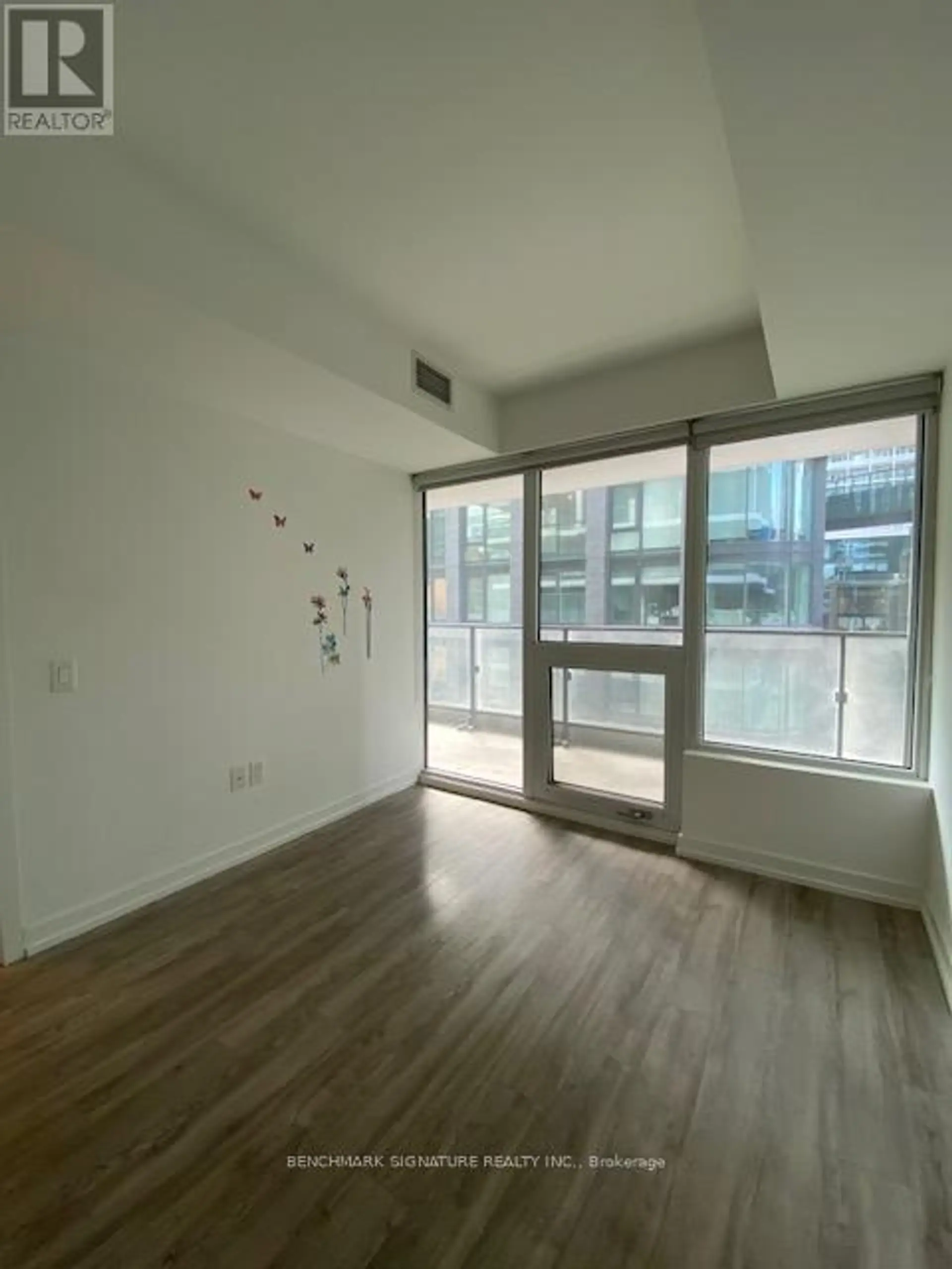 #603 77 SHUTER STREET - Image 8