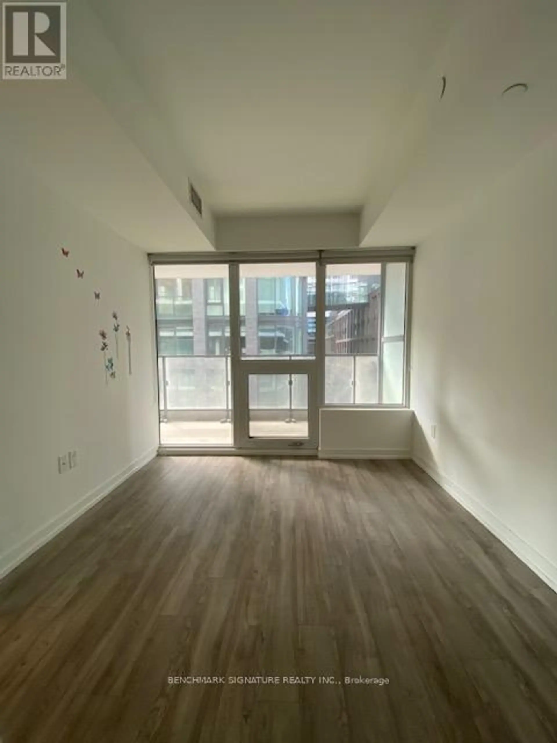#603 77 SHUTER STREET - Image 9