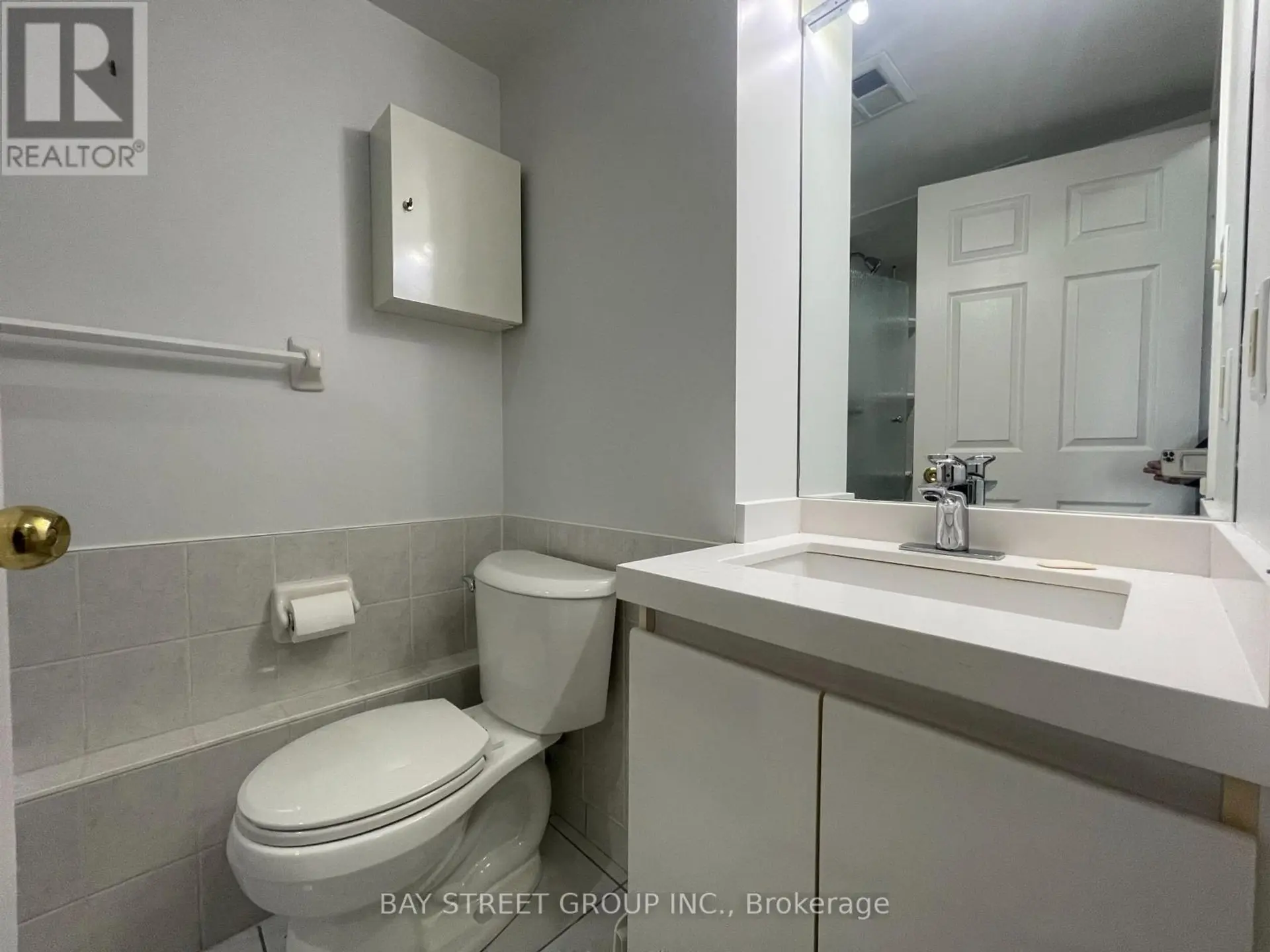 #1910 736 BAY STREET - Image 12