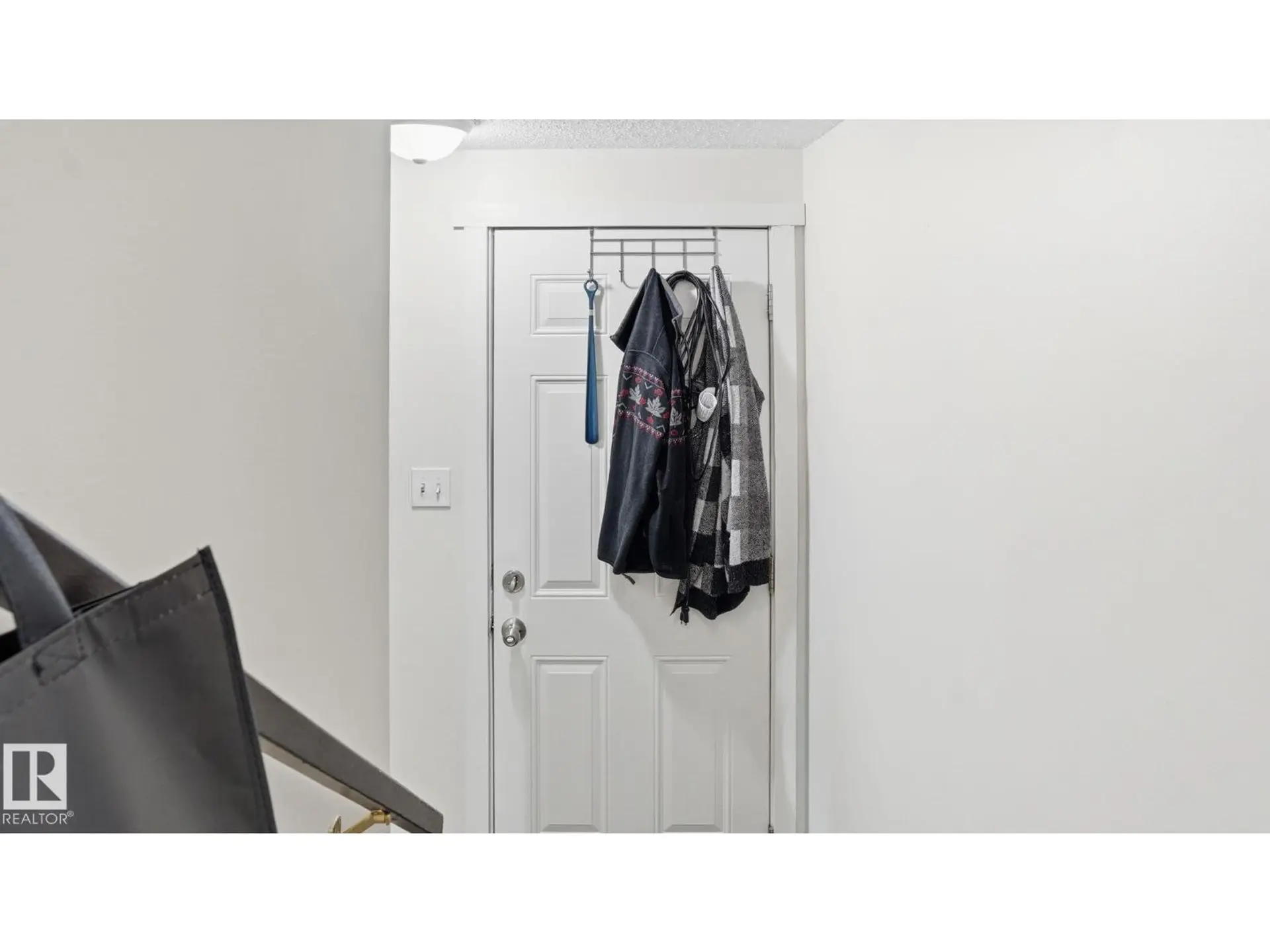 #12 14120 80 ST NW - Image 4