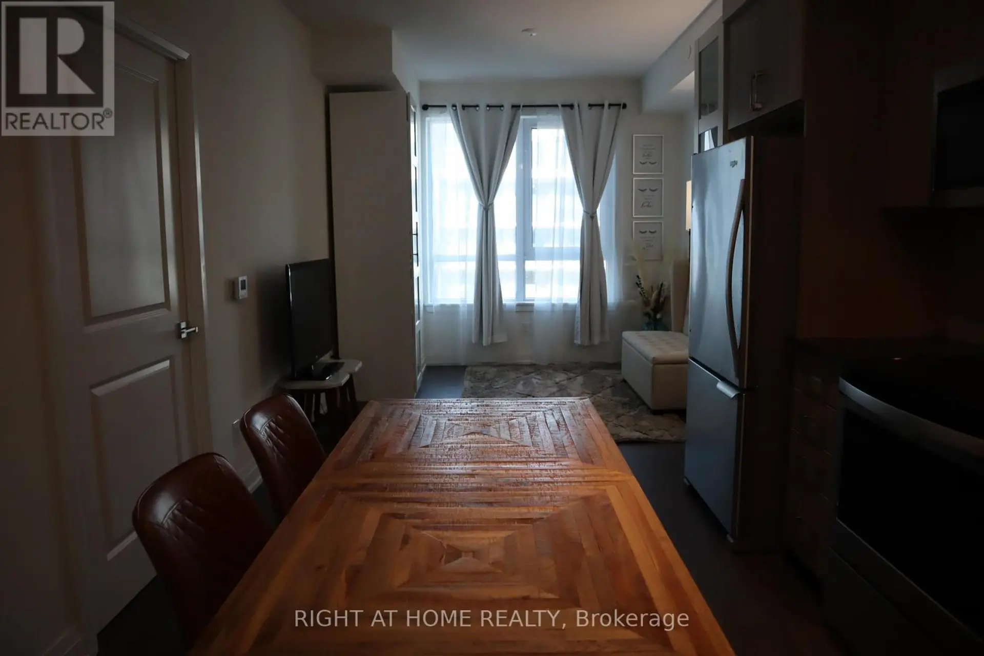 #633 591 SHEPPARD AVENUE E - Image 4