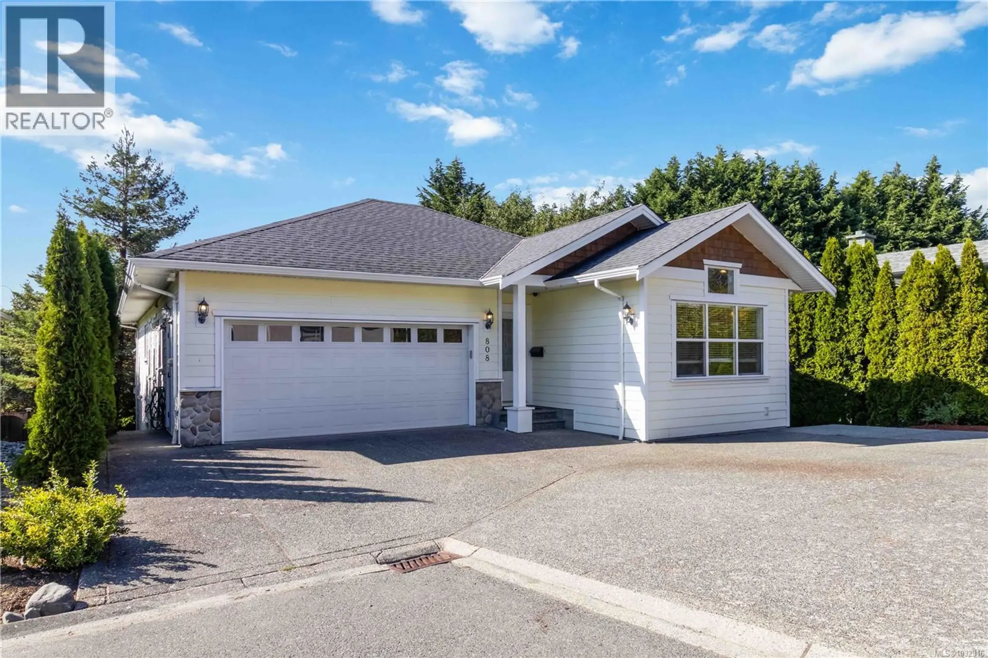 Property at 808 Jagdeep Pl, Saanich, BC