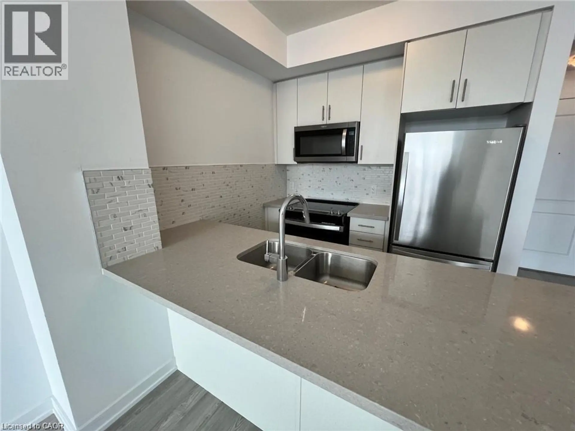 #433 450 DUNDAS Street - Image 6