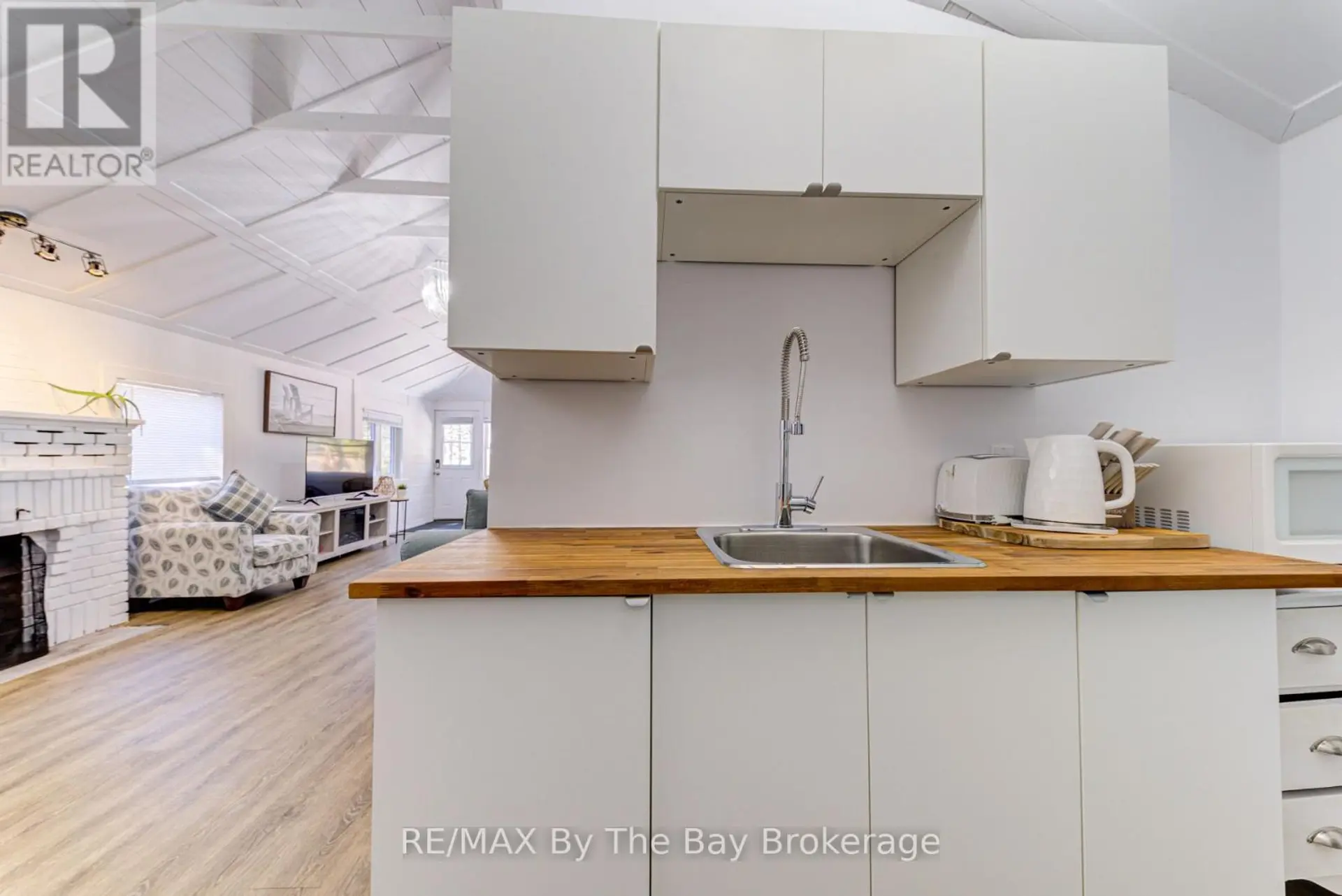 278 COASTLINE DRIVE - Image 13