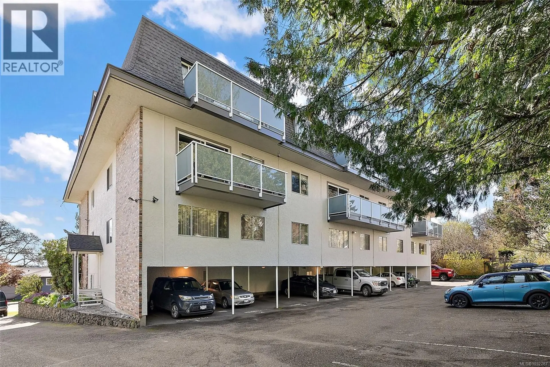 Property at #105 710 Lampson St, Esquimalt, BC