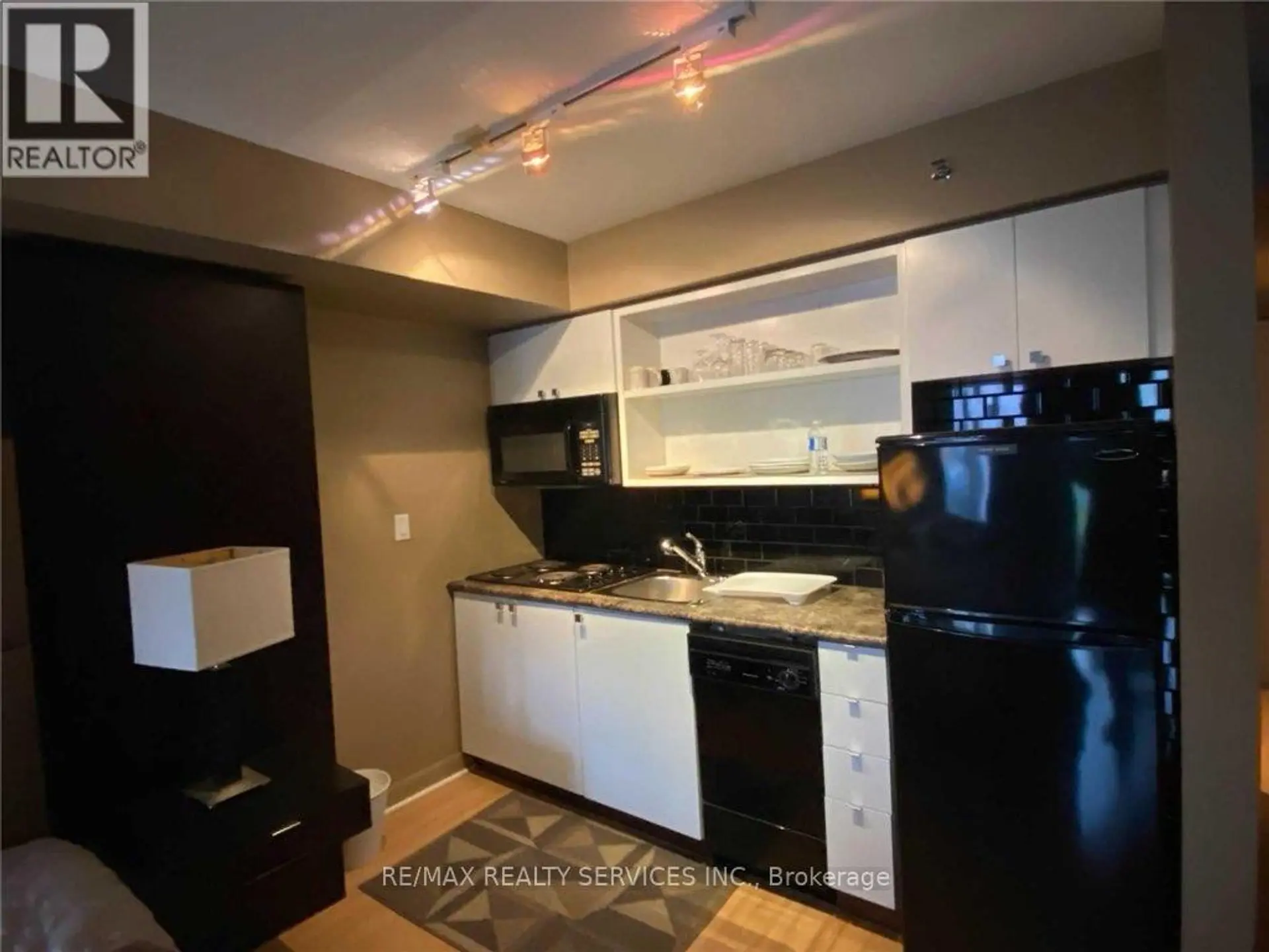 #1215 200 VICTORIA STREET - Image 7