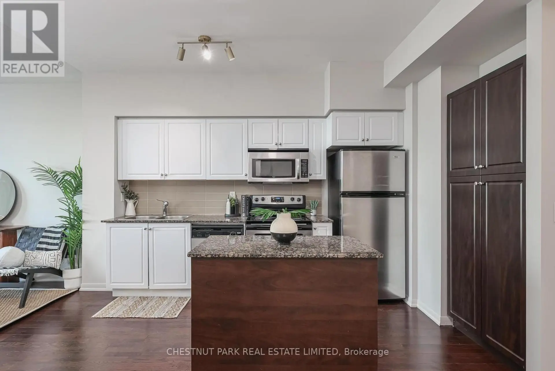 #808 215 FORT YORK BOULEVARD - Image 4