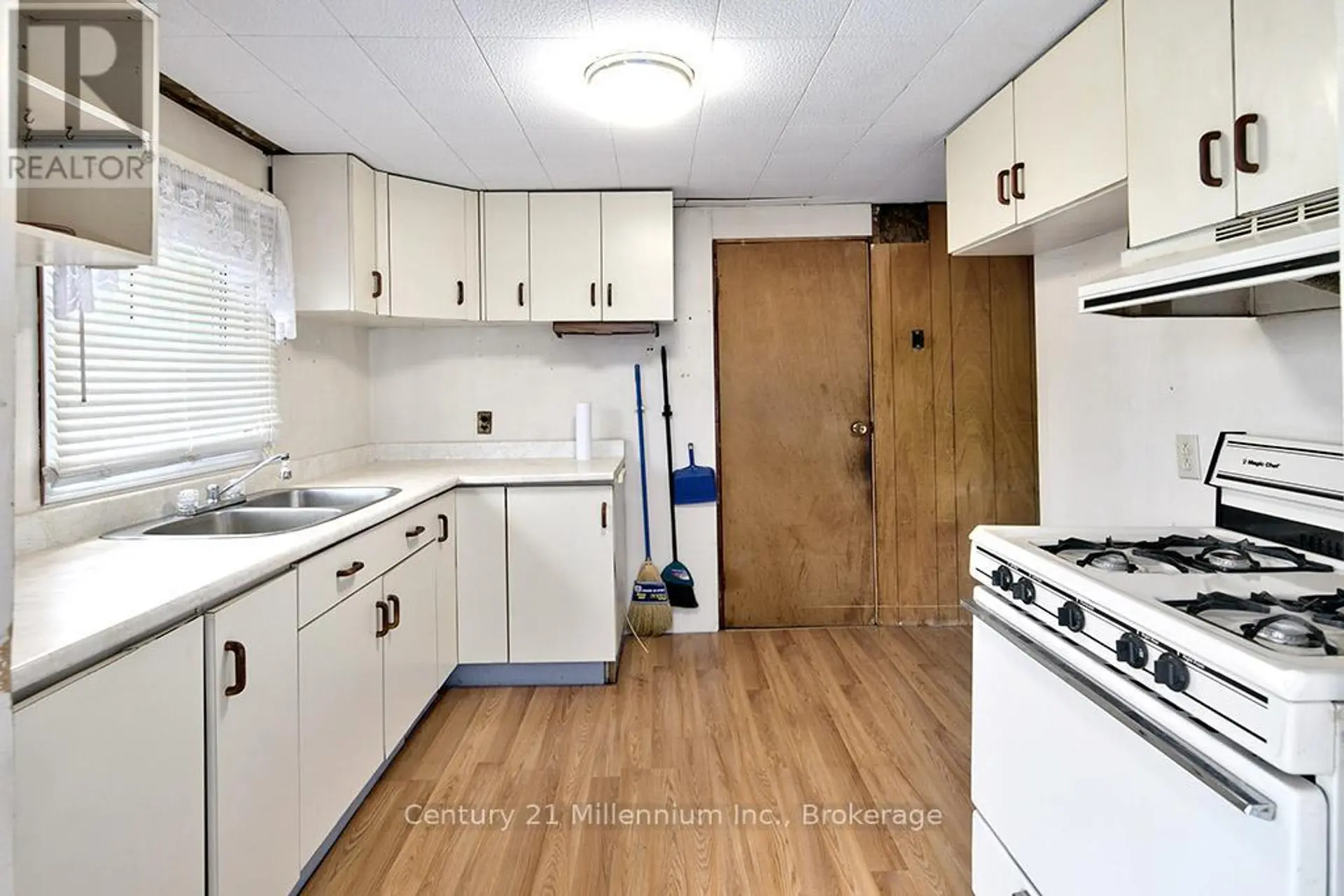417047 TENTH LINE - Image 4