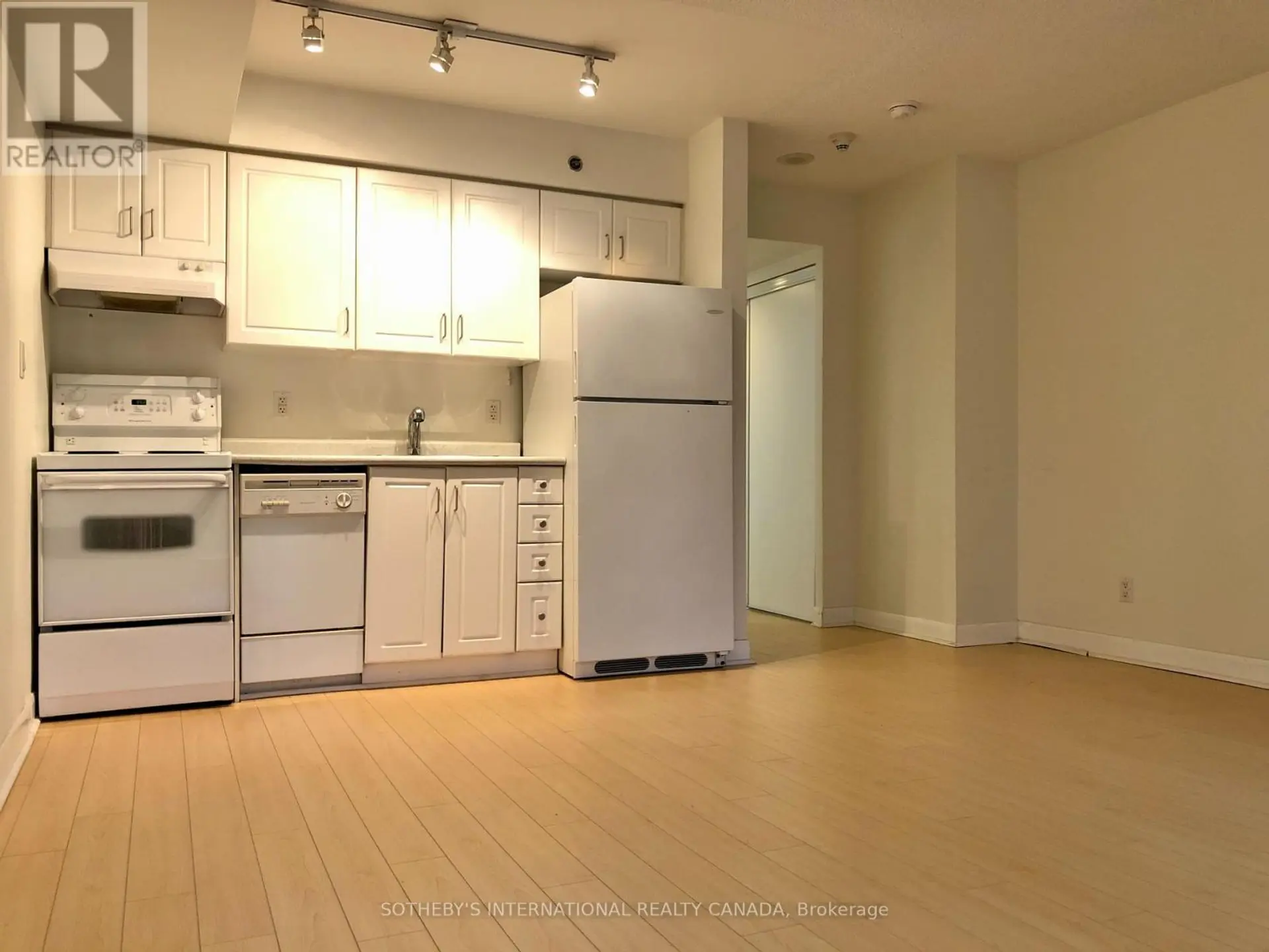 #717 210 VICTORIA STREET - Image 8