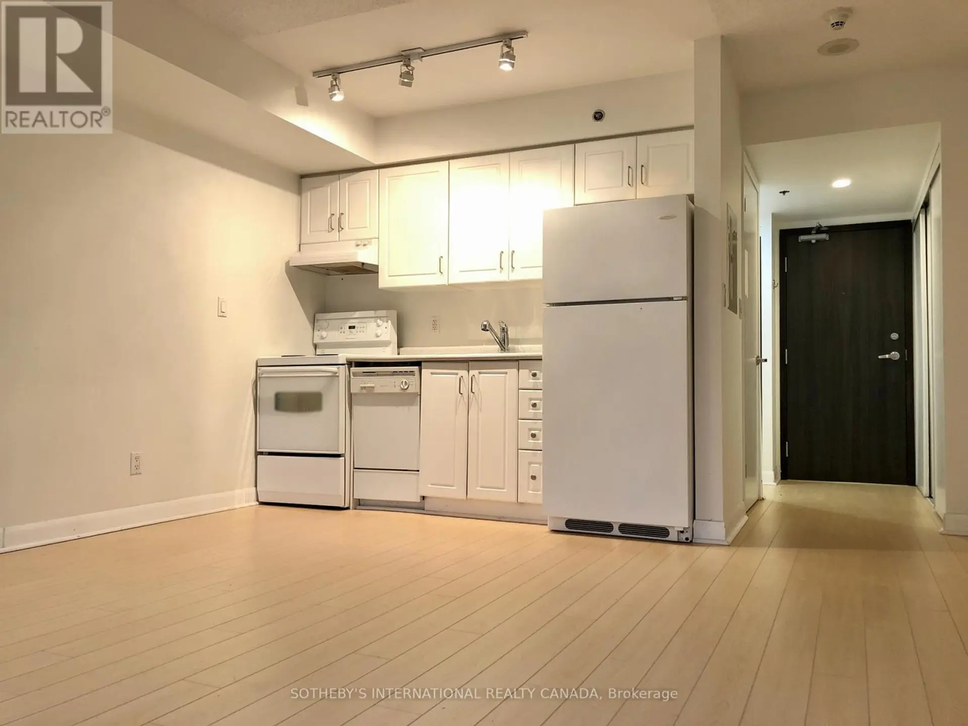 #717 210 VICTORIA STREET - Image 9