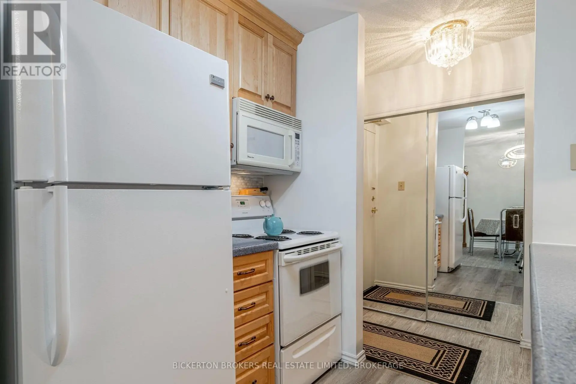 #205 540 TALBOT PLACE - Image 2