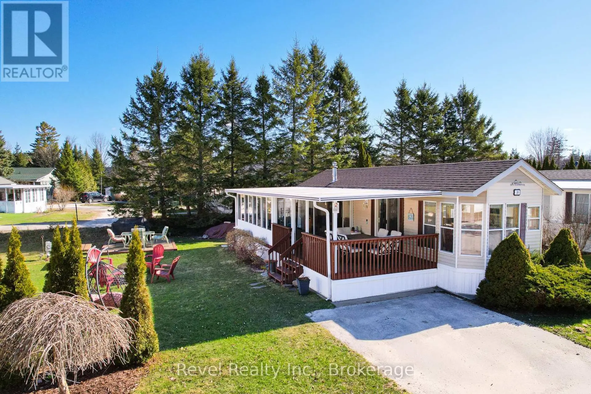 30 HURON CIRCLE - Image 1