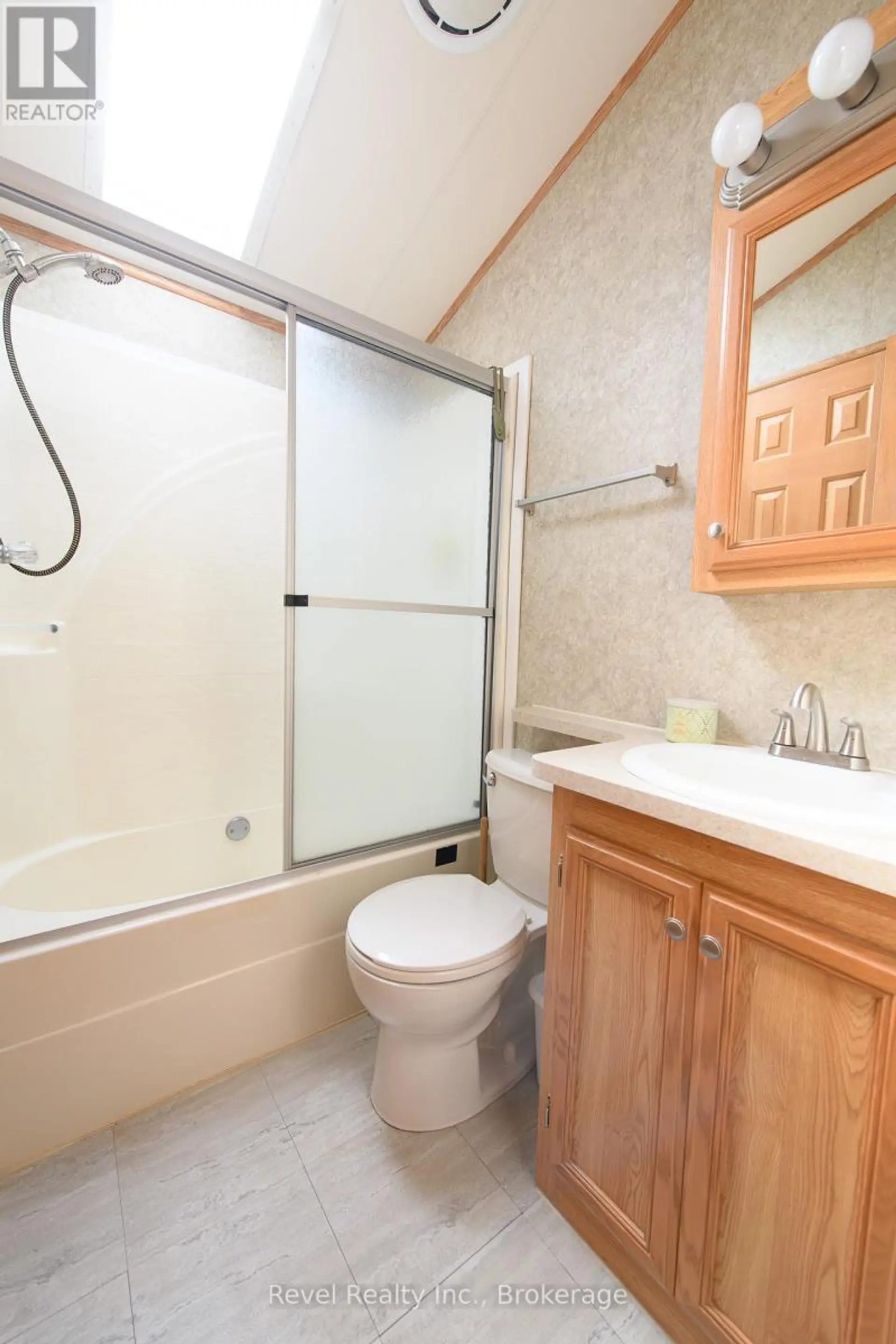 30 HURON CIRCLE - Image 16