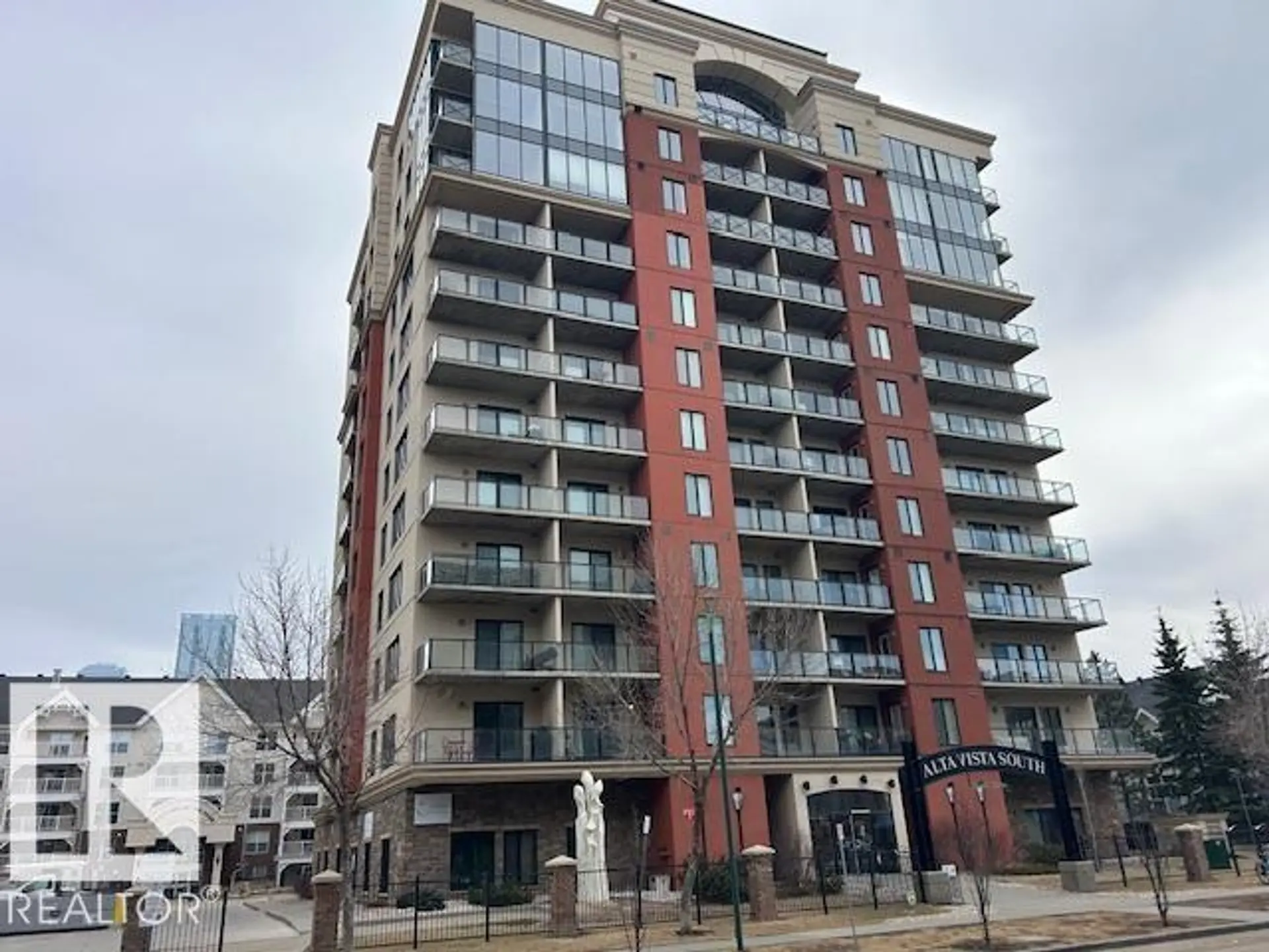 #710 10303 111 ST NW - Image 1