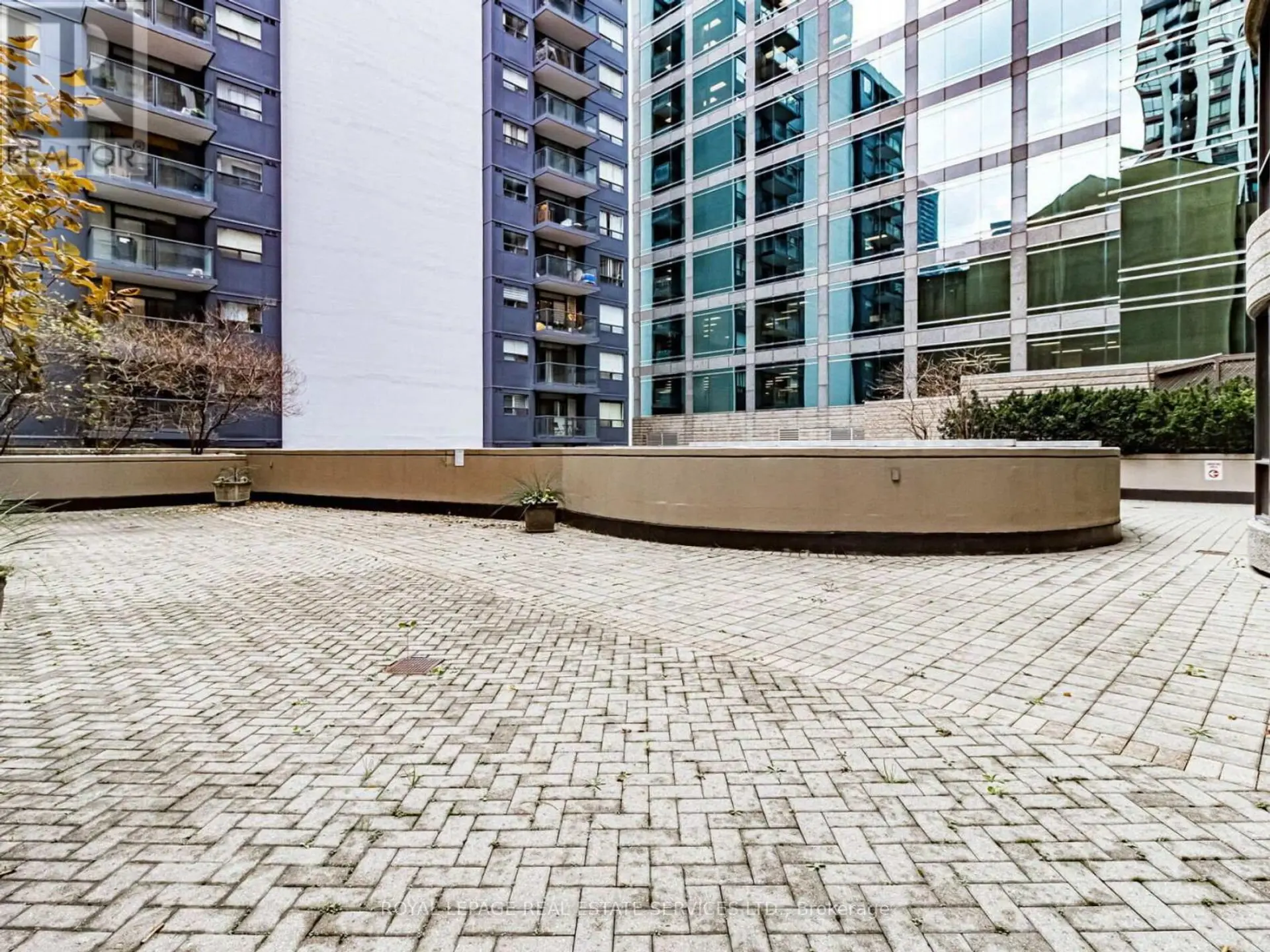 #802 55 BLOOR STREET E - Image 17