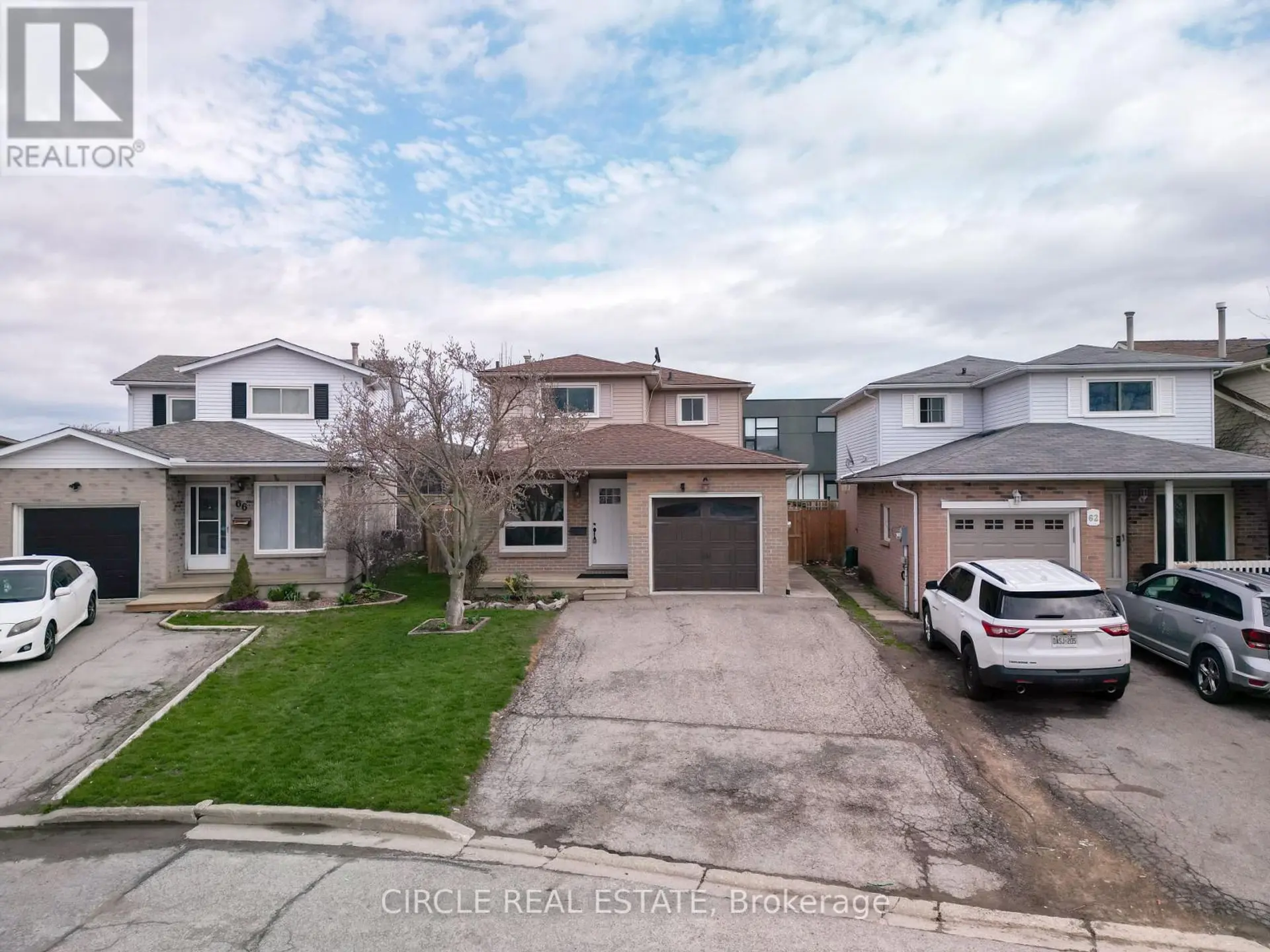 64 LAMPMAN CRESCENT - Image 1