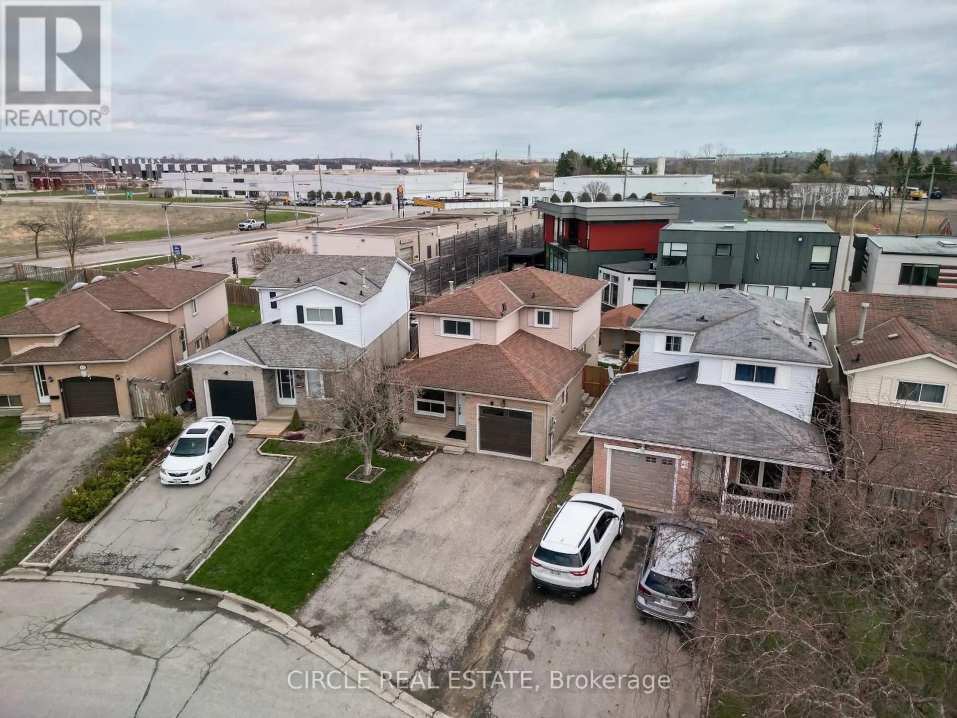 64 LAMPMAN CRESCENT - Image 2