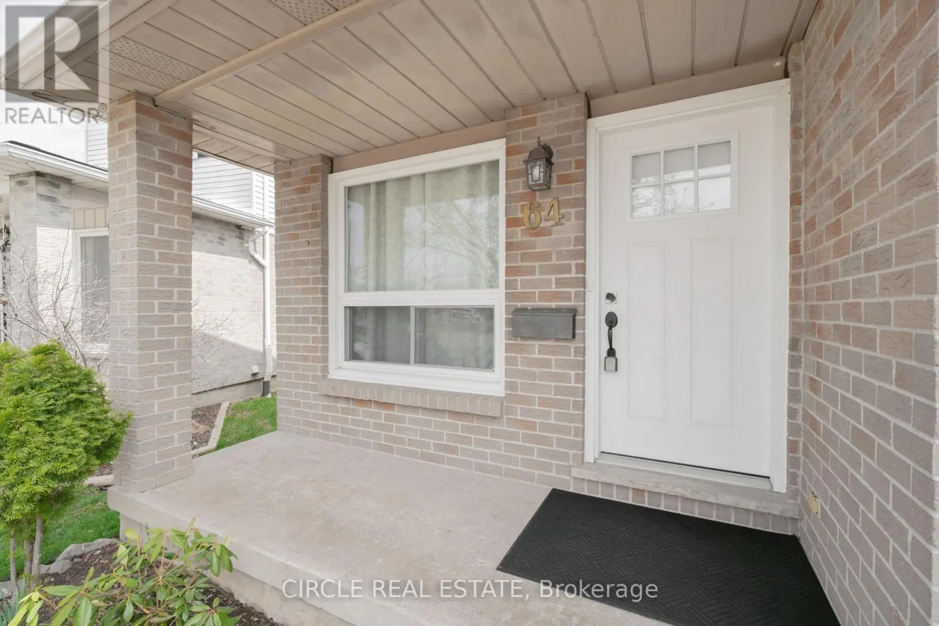 64 LAMPMAN CRESCENT - Image 4