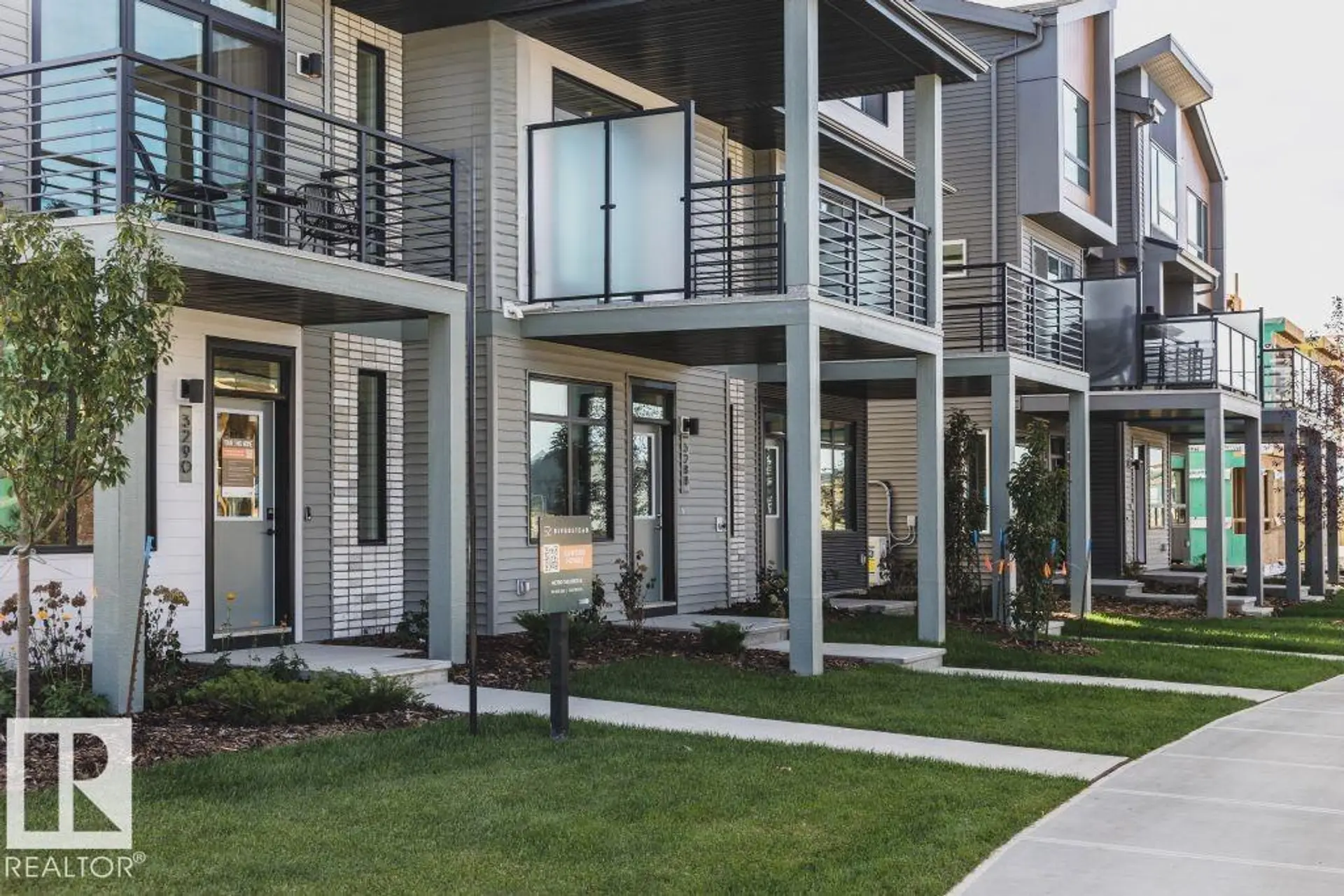 305 32 ST SW - Image 1