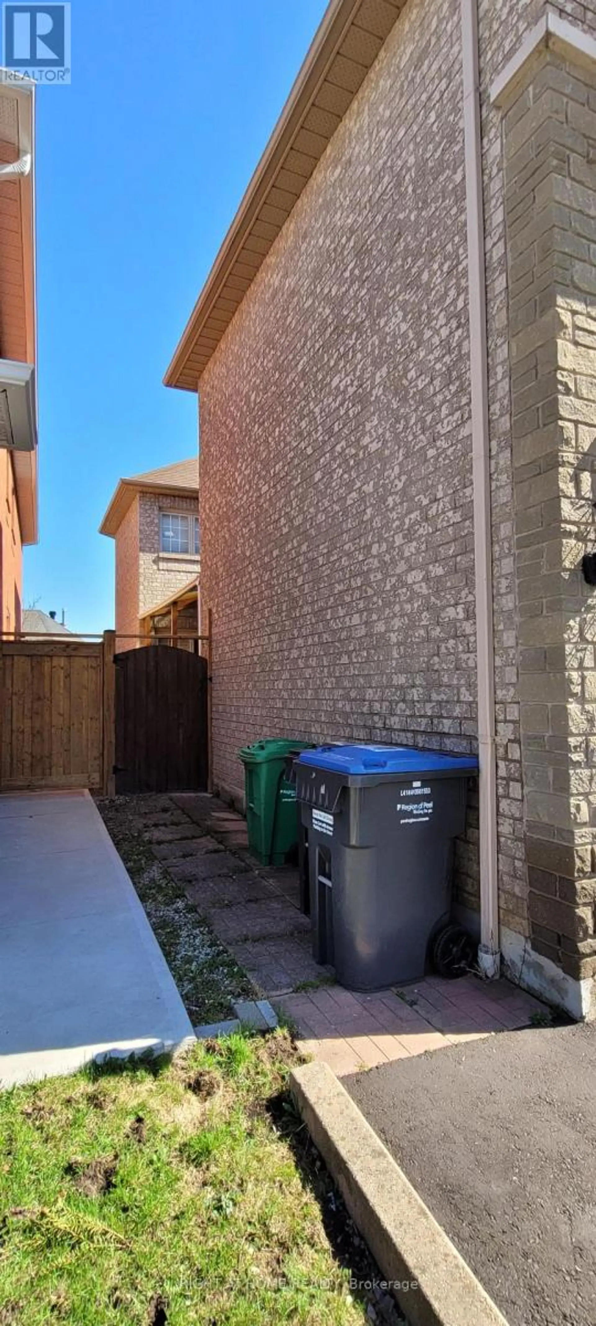 377 TURNBERRY CRESCENT - Image 3