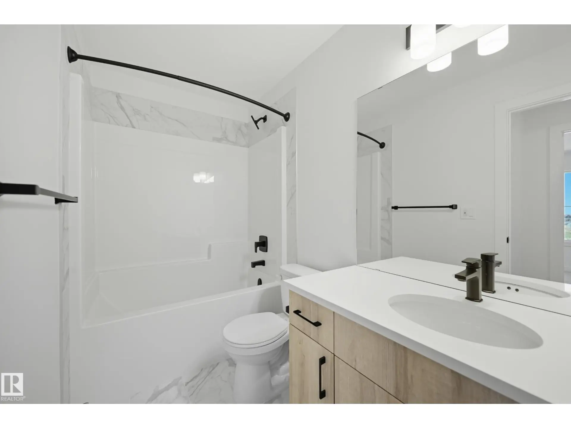 8909 223A ST NW - Image 15