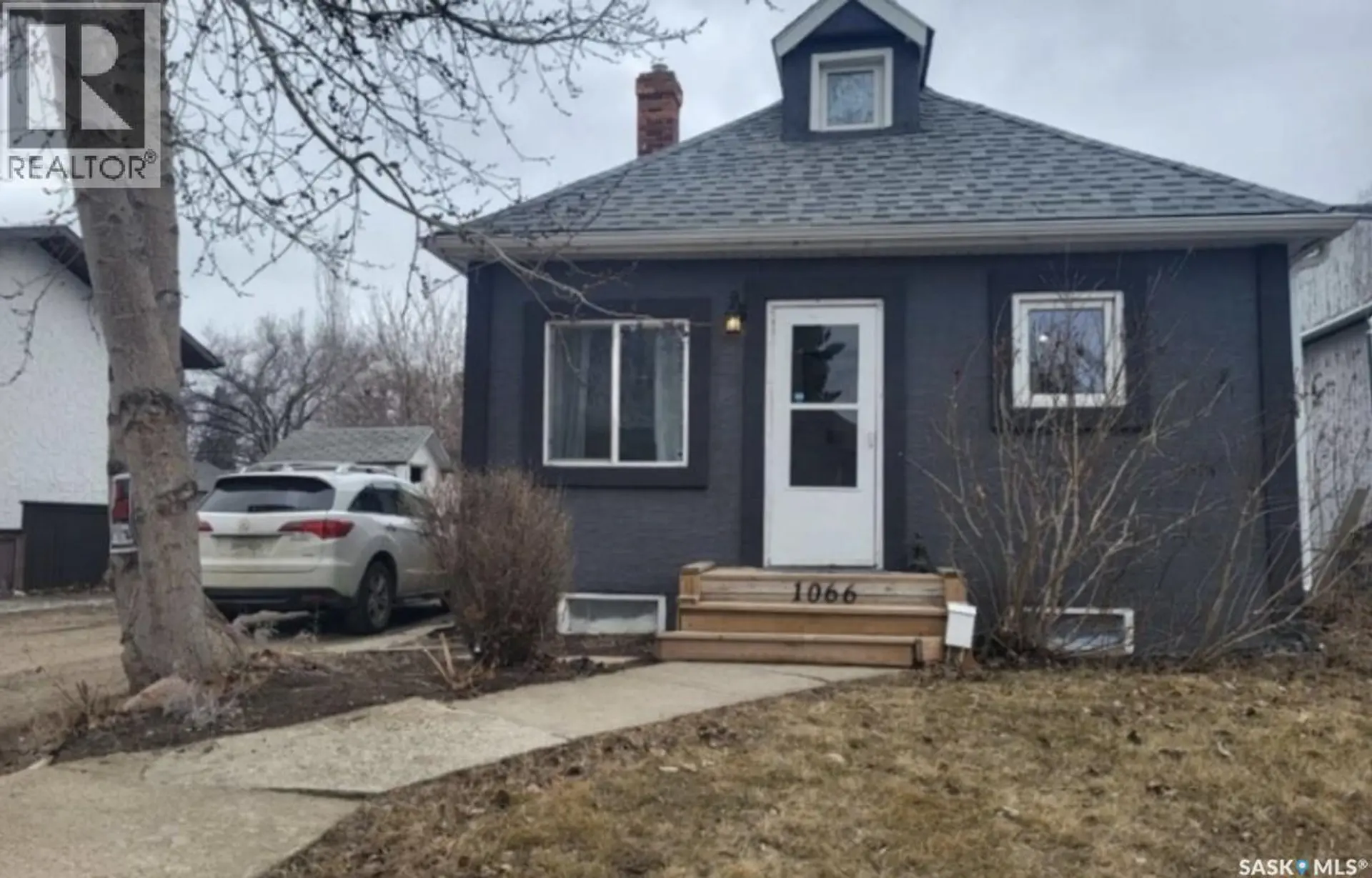 1066 5TH AVENUE NE - Image 1