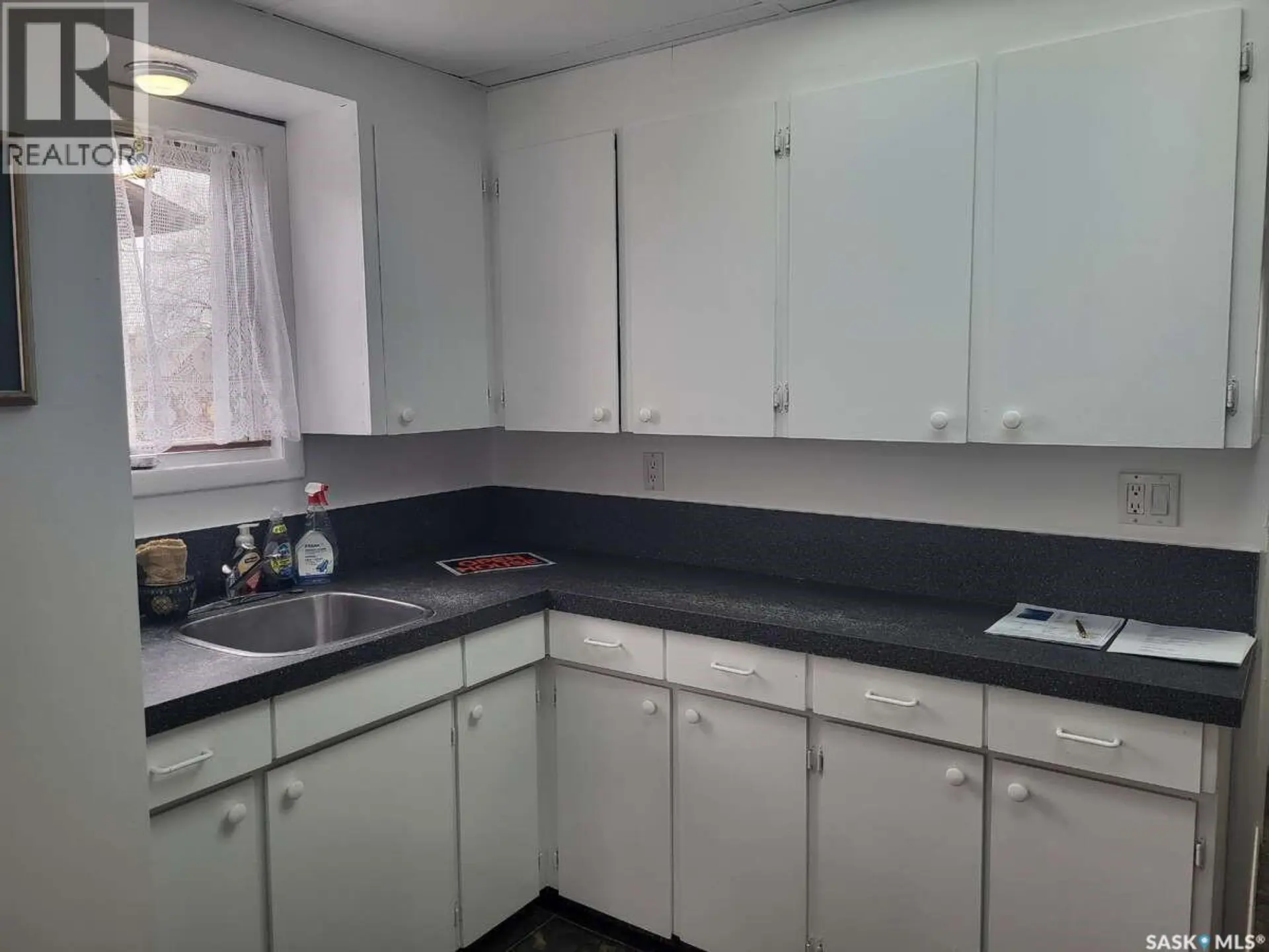1066 5TH AVENUE NE - Image 6