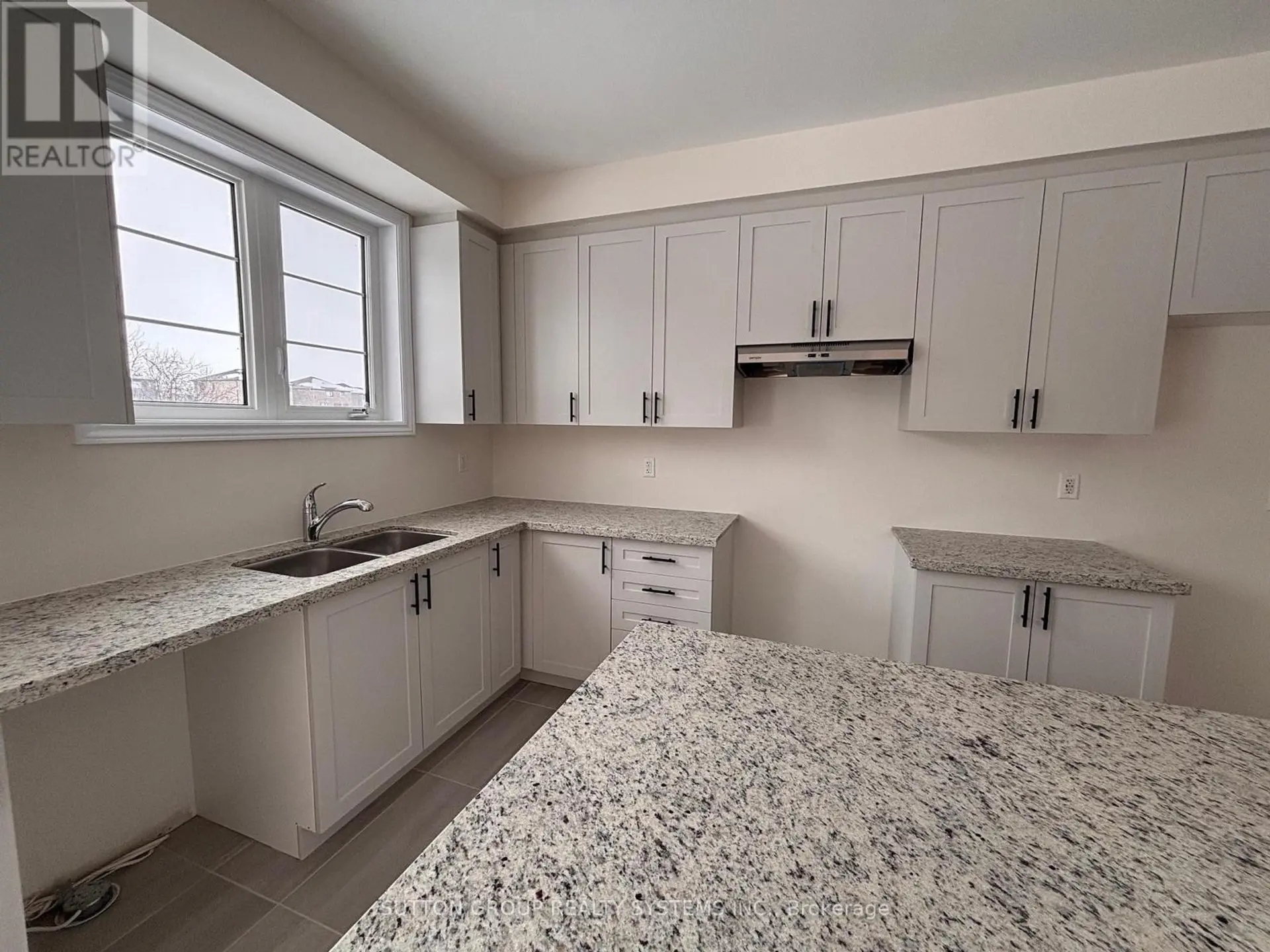 30 ROSANNE CIRCLE - Image 2