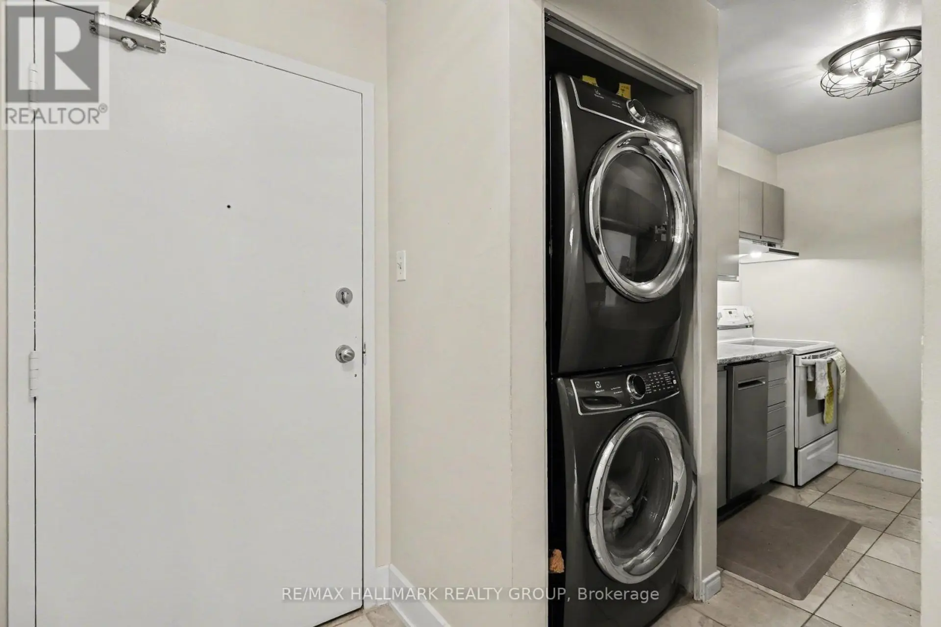 #312 280 BRITTANY DRIVE - Image 4