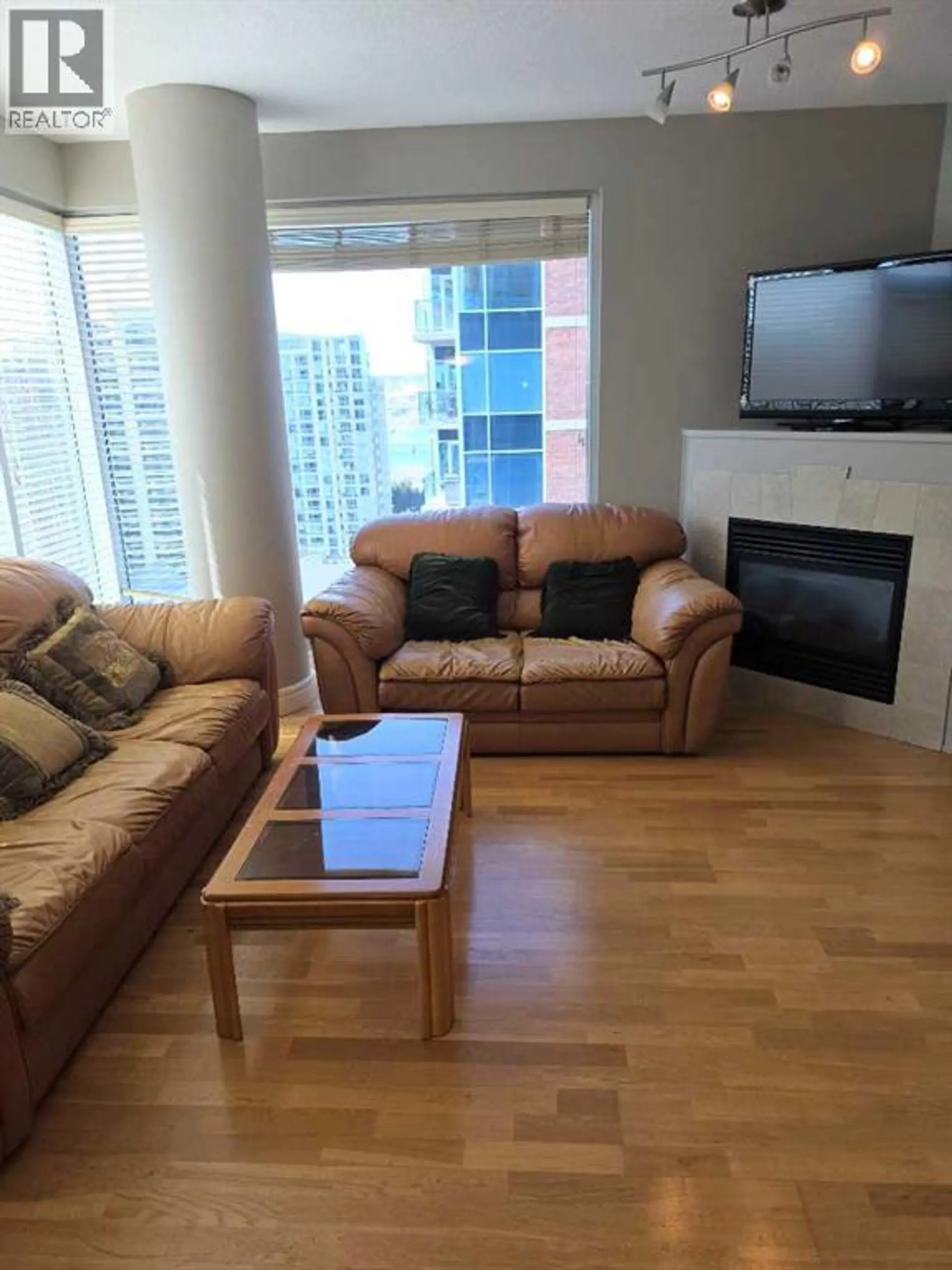 #2208 910 5 AVENUE SW - Image 2