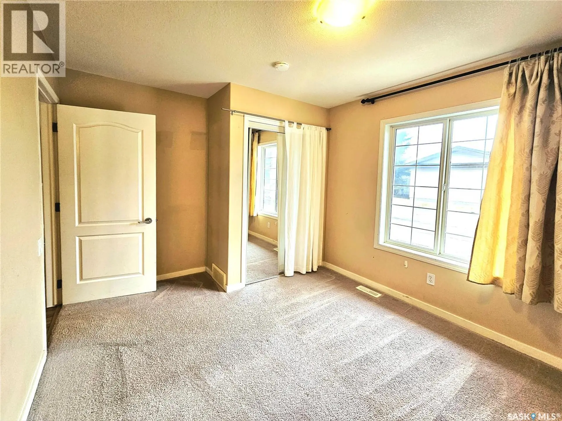 #13 135 KEEDWELL STREET - Image 4