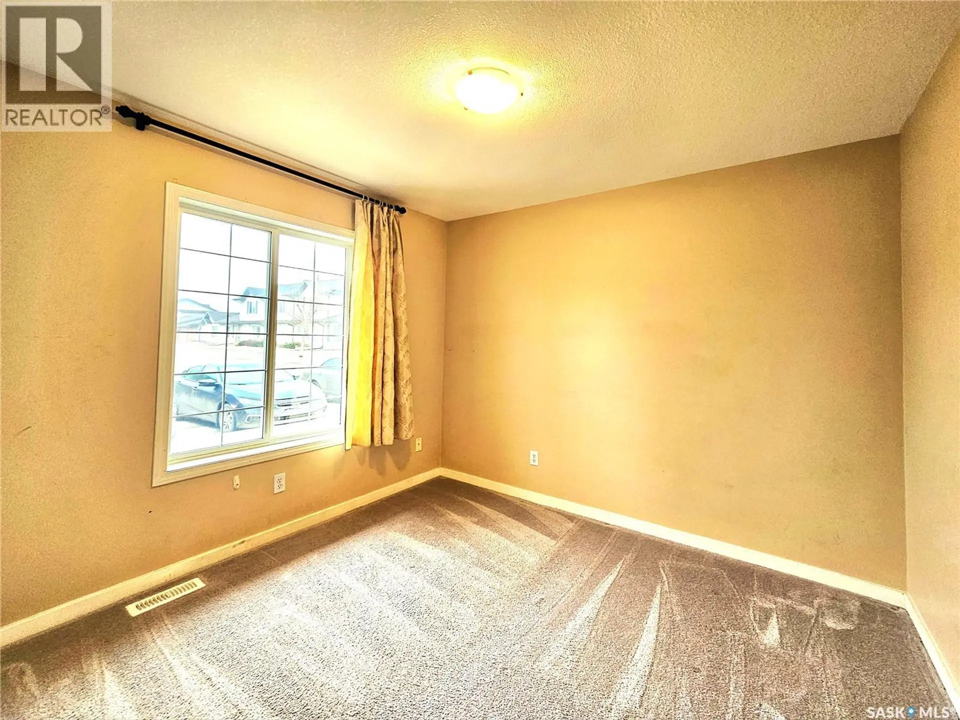 #13 135 KEEDWELL STREET - Image 5