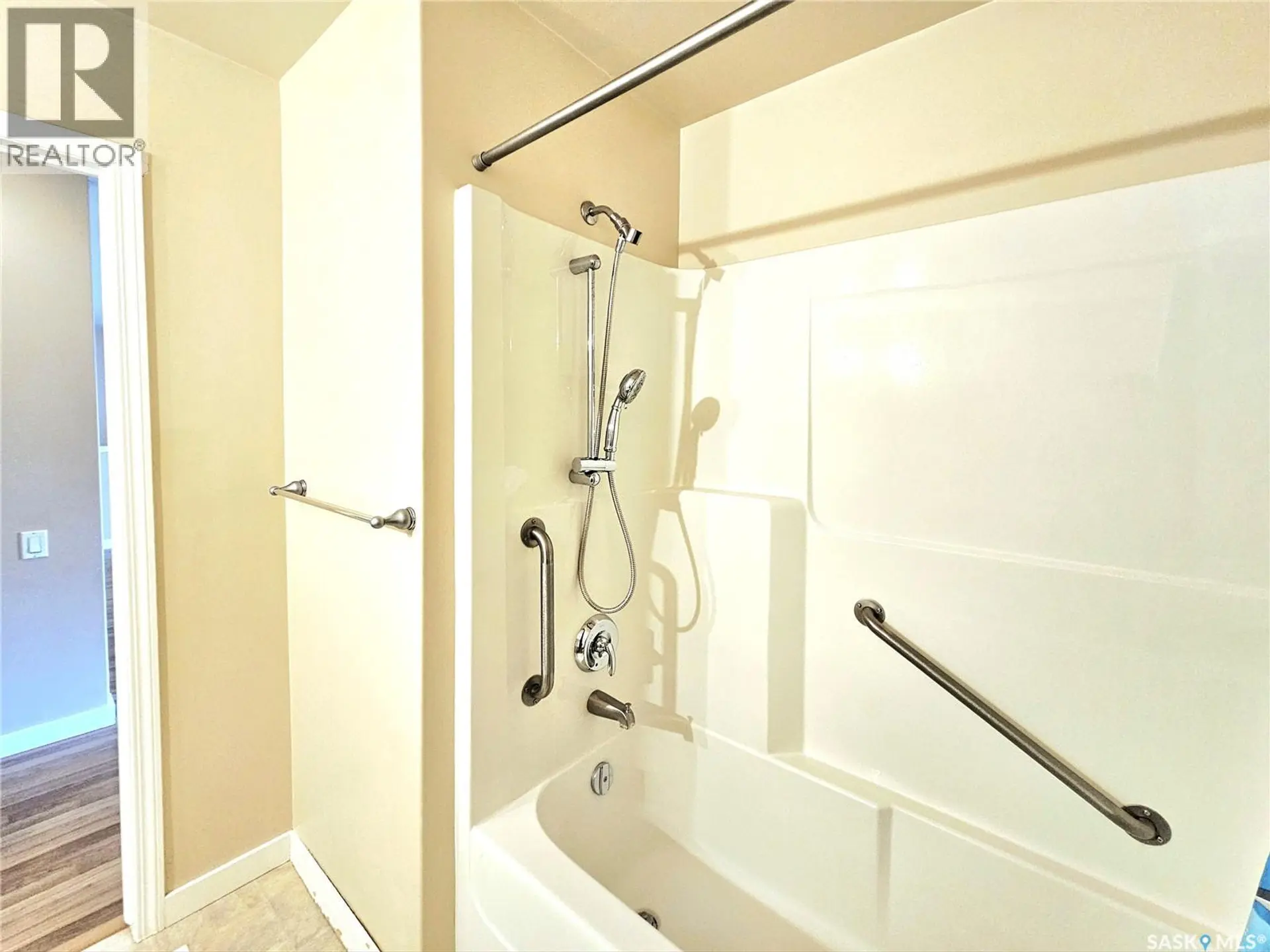 #13 135 KEEDWELL STREET - Image 7