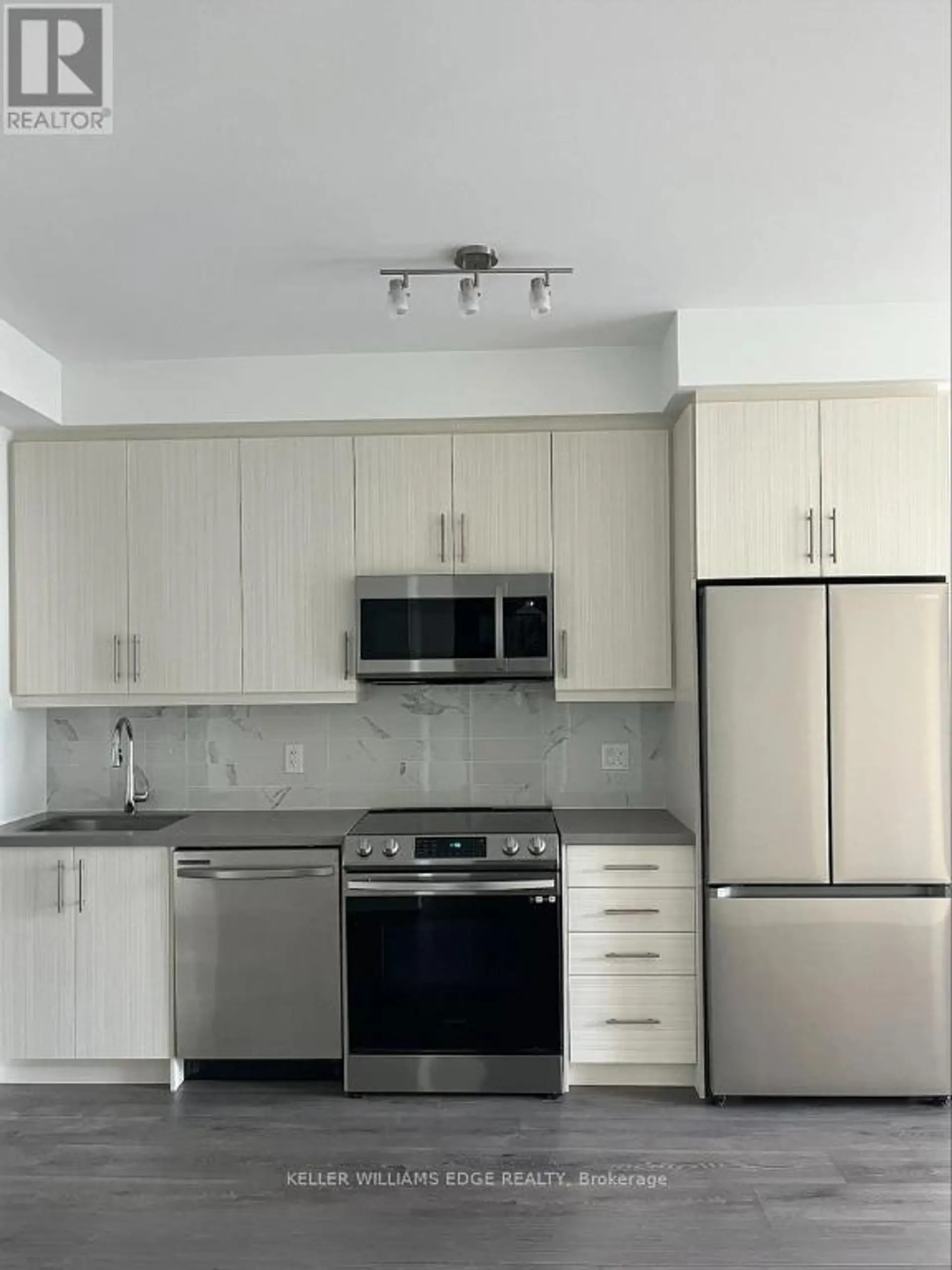 #706 95 ONEIDA CRESCENT - Image 2