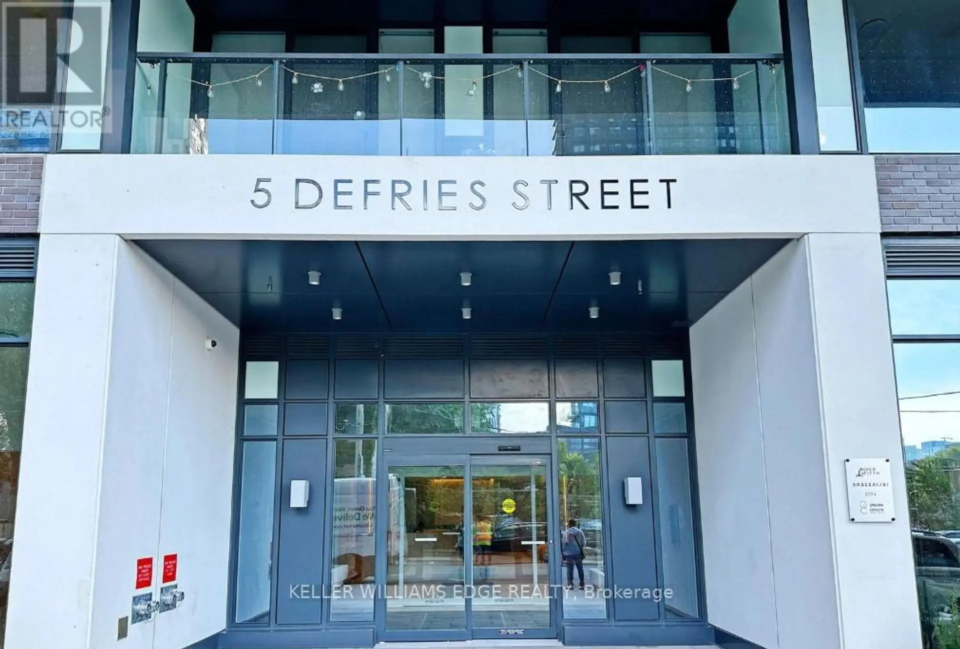 #2711 5 DEFRIES STREET - Image 12