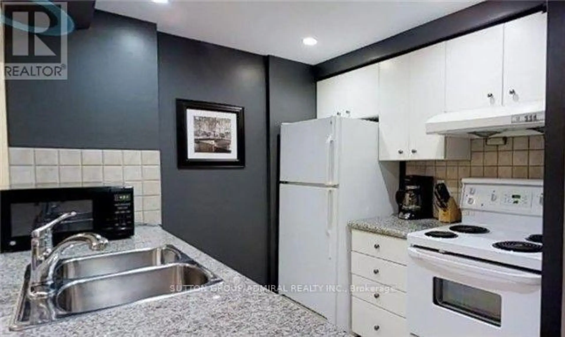 #722 168 SIMCOE STREET - Image 4