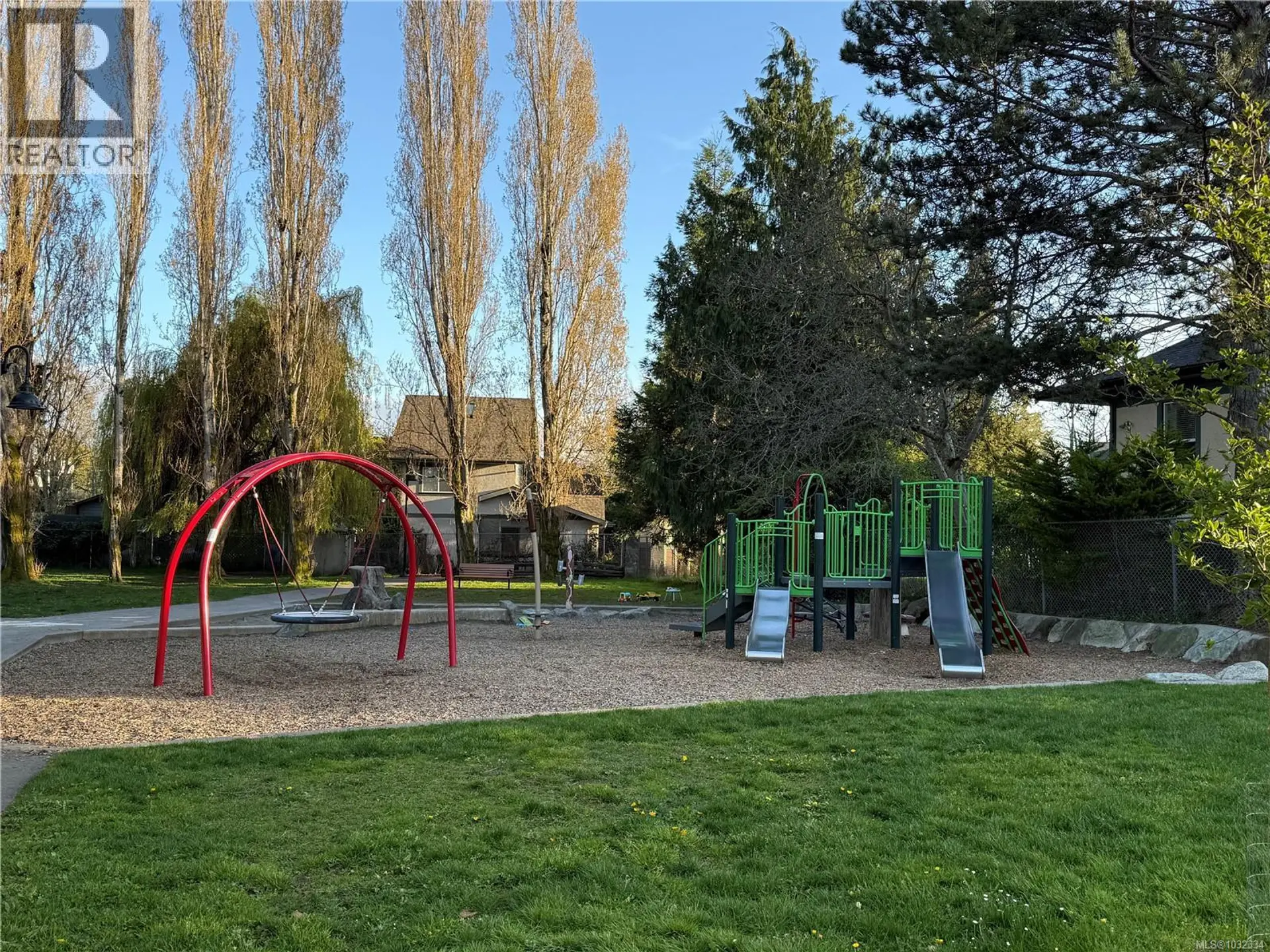 Property at #2 1035 RUSSELL ST, Victoria, BC