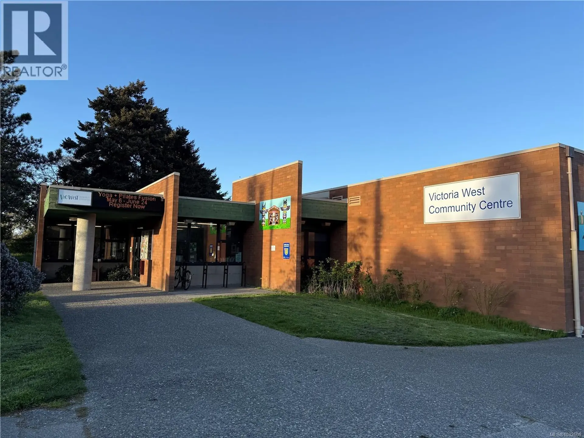 Property at #5 1035 Russell St, Victoria, BC